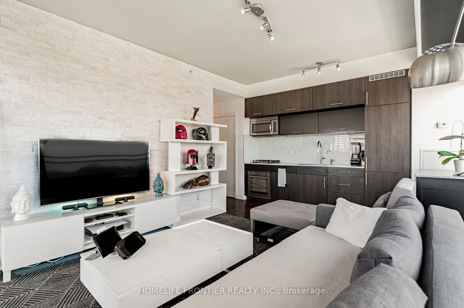205 Manning Avenue, #415
