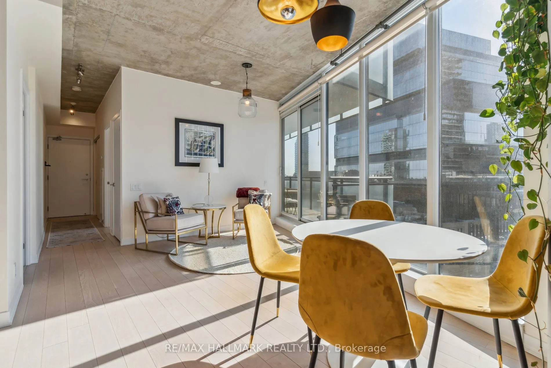 318 King Street E, #1014