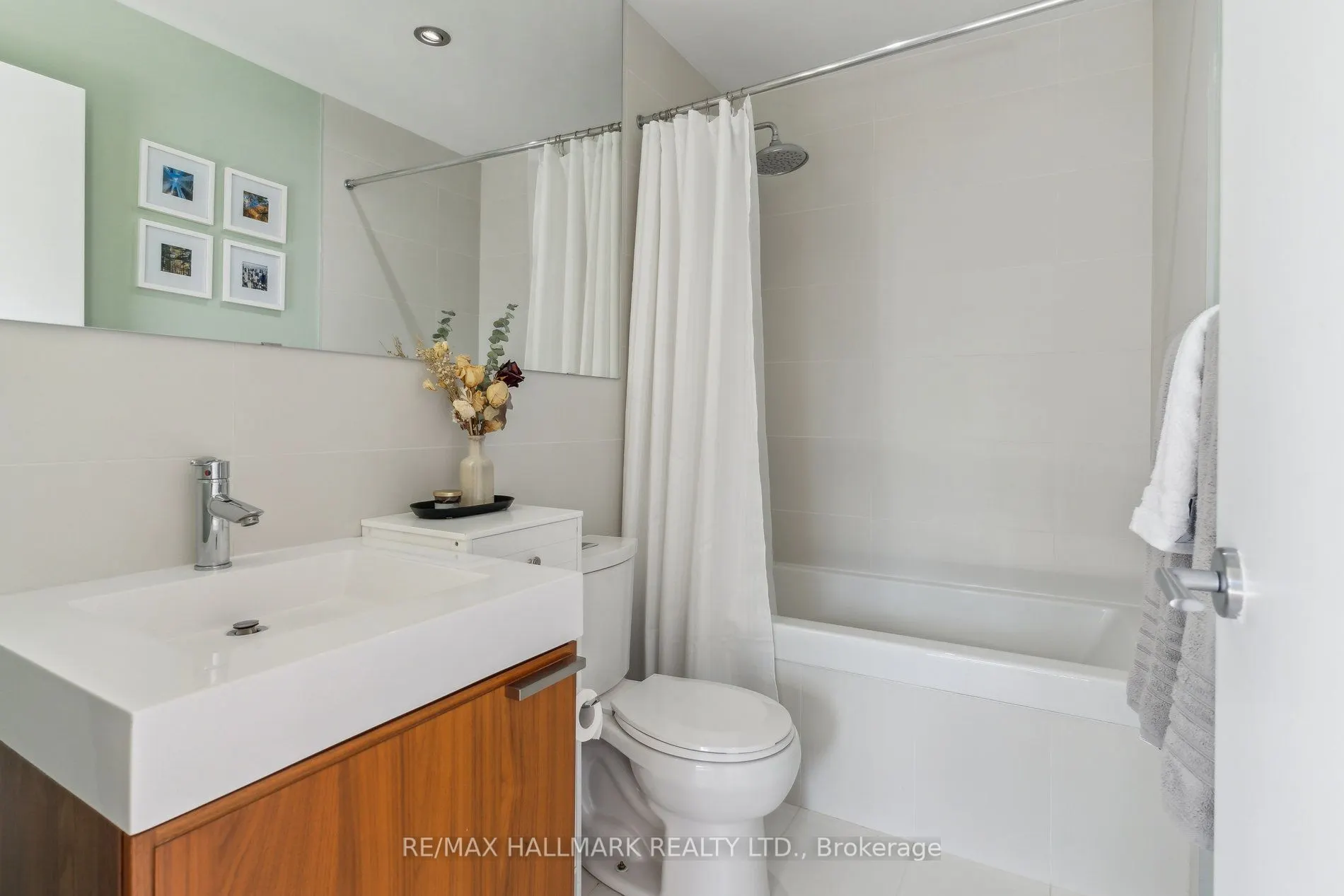 318 King Street E, #1014