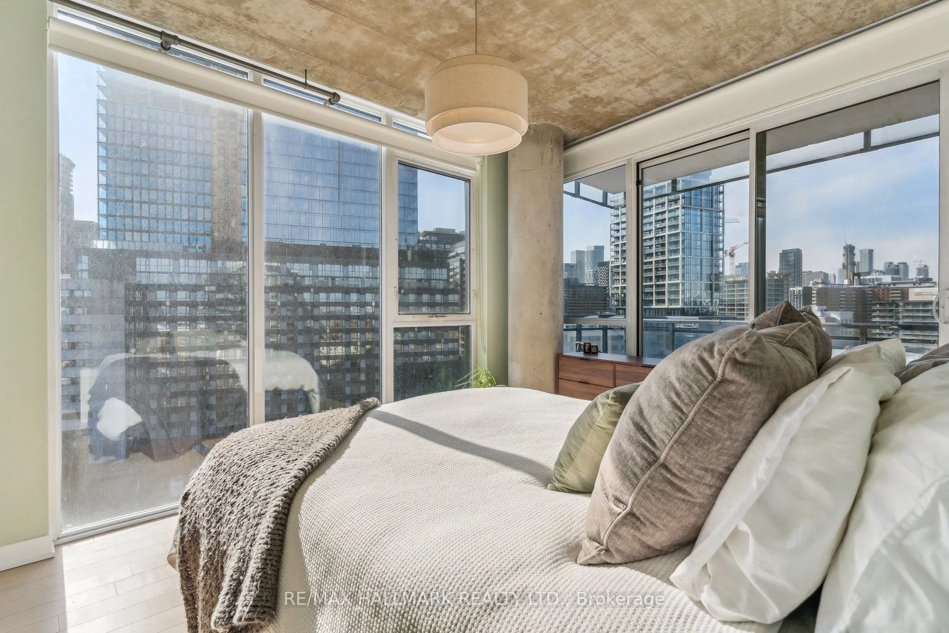 318 King Street E, #1014