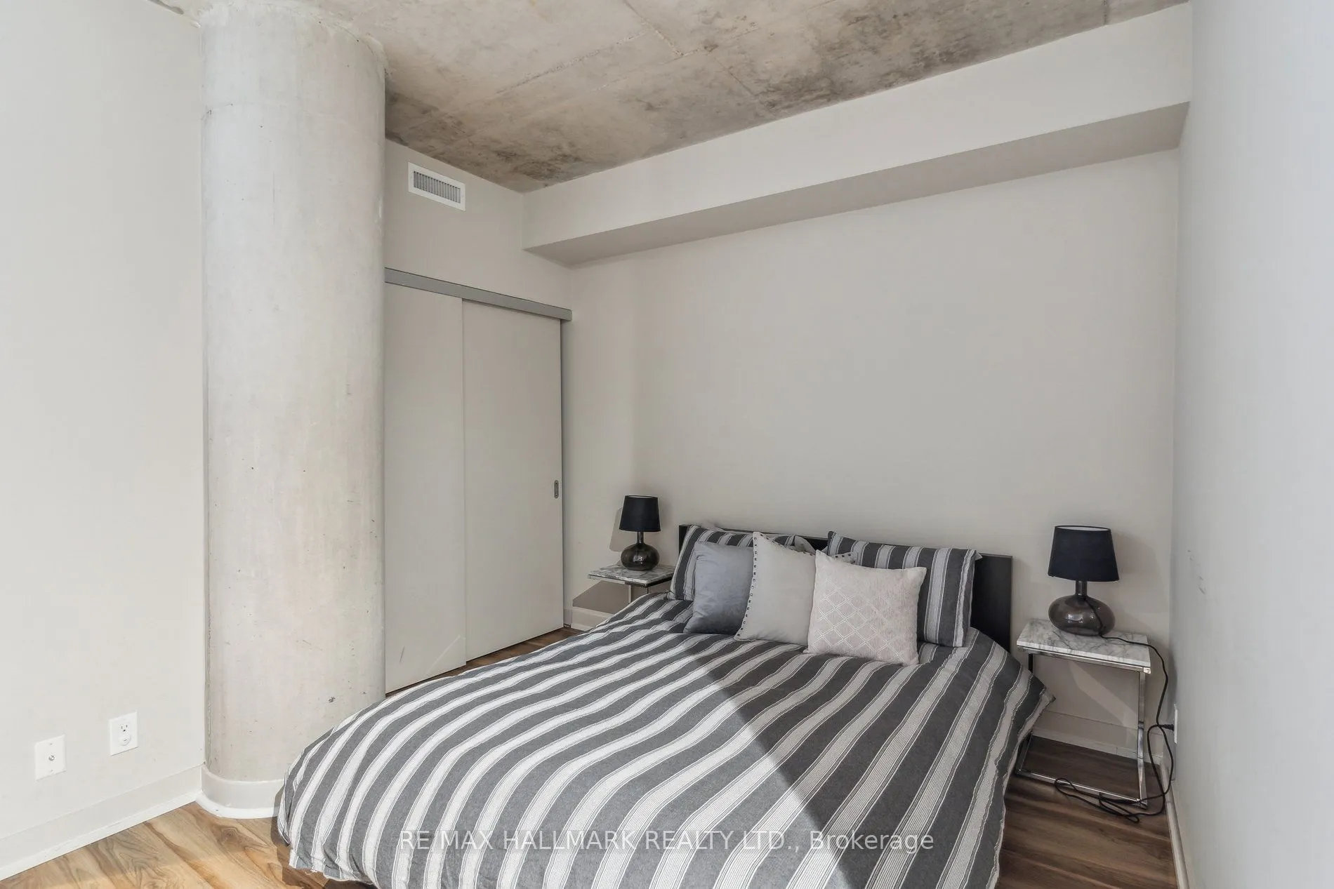 318 King Street E, #1014