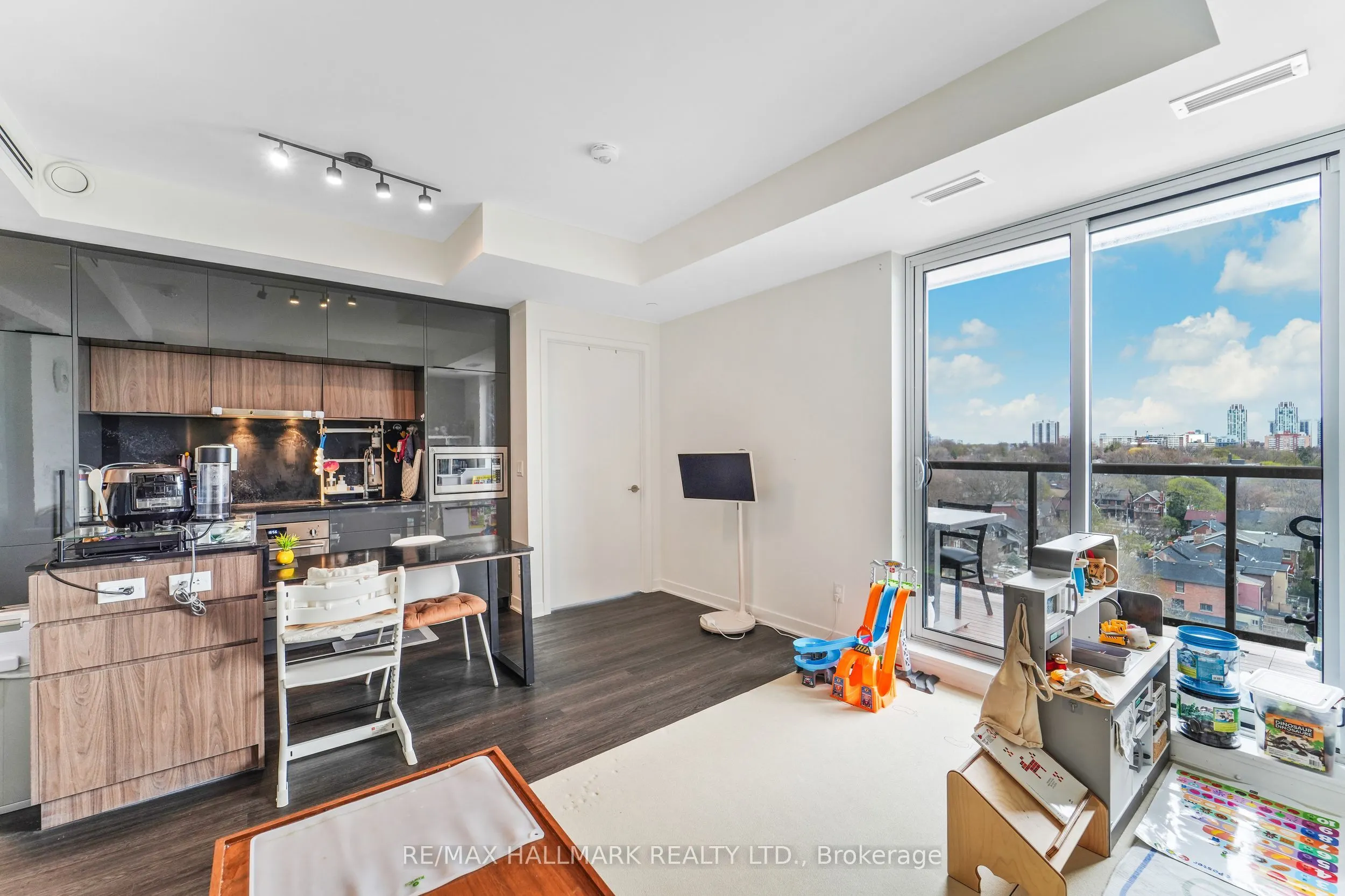 185 Alberta Avenue, #1103