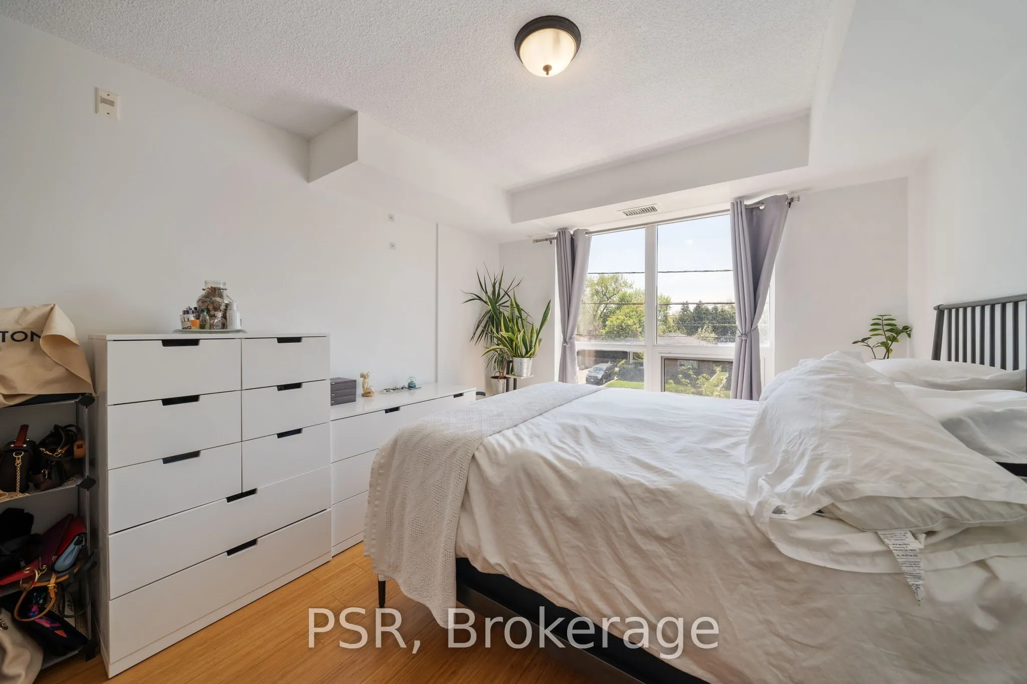 760 Sheppard Avenue W, #211