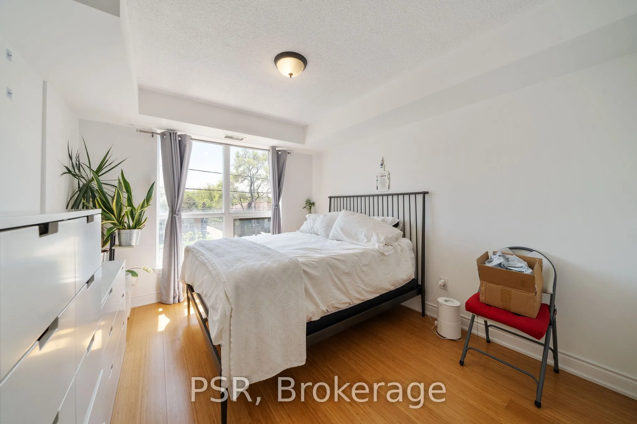760 Sheppard Avenue W, #211