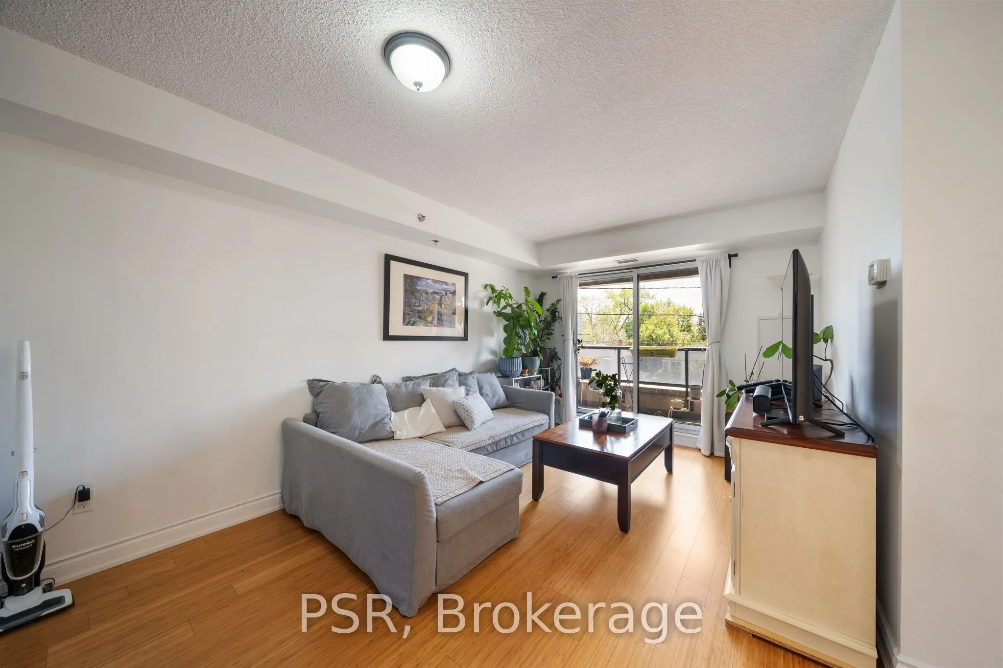 760 Sheppard Avenue W, #211