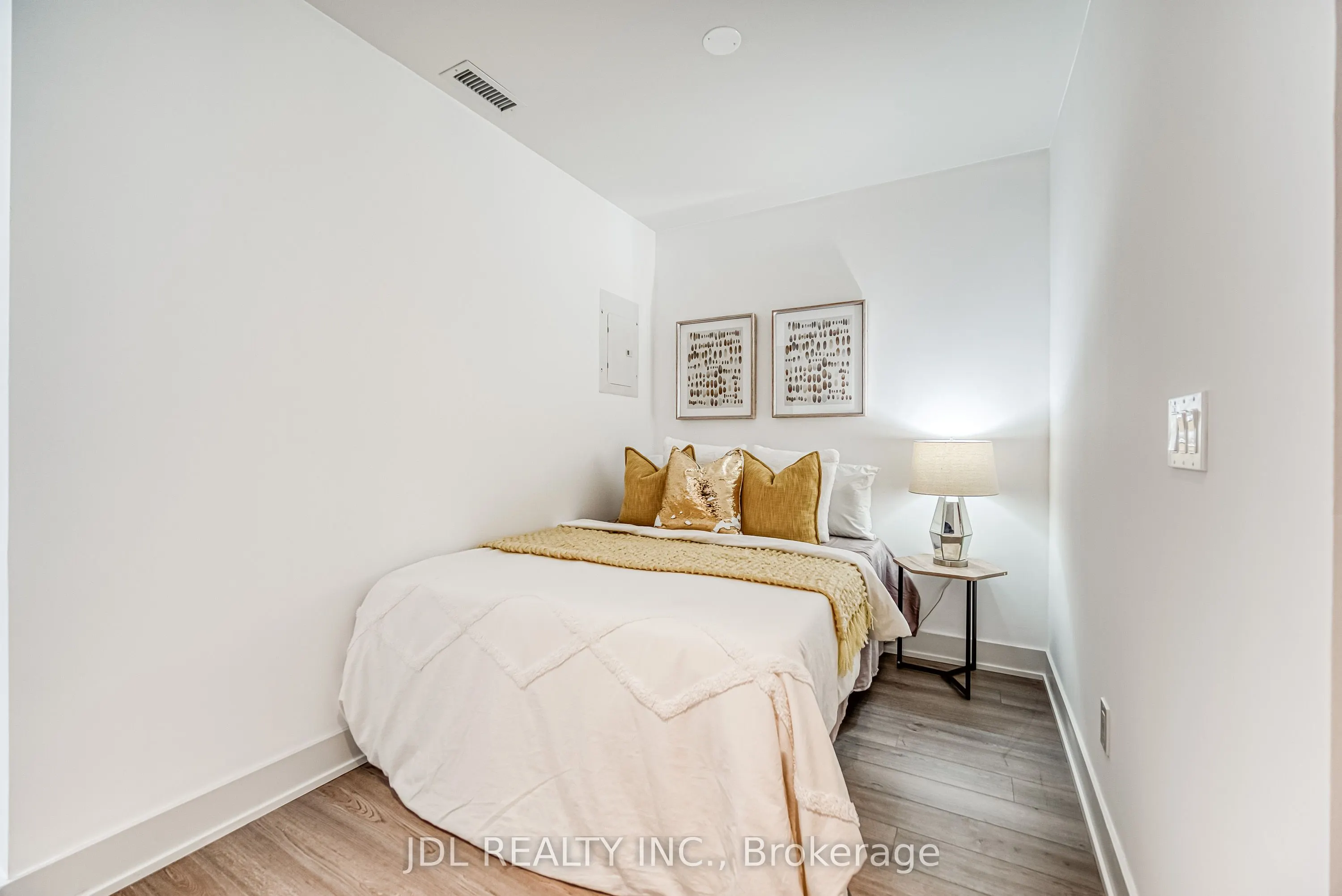 8 Cumberland Street, #3105