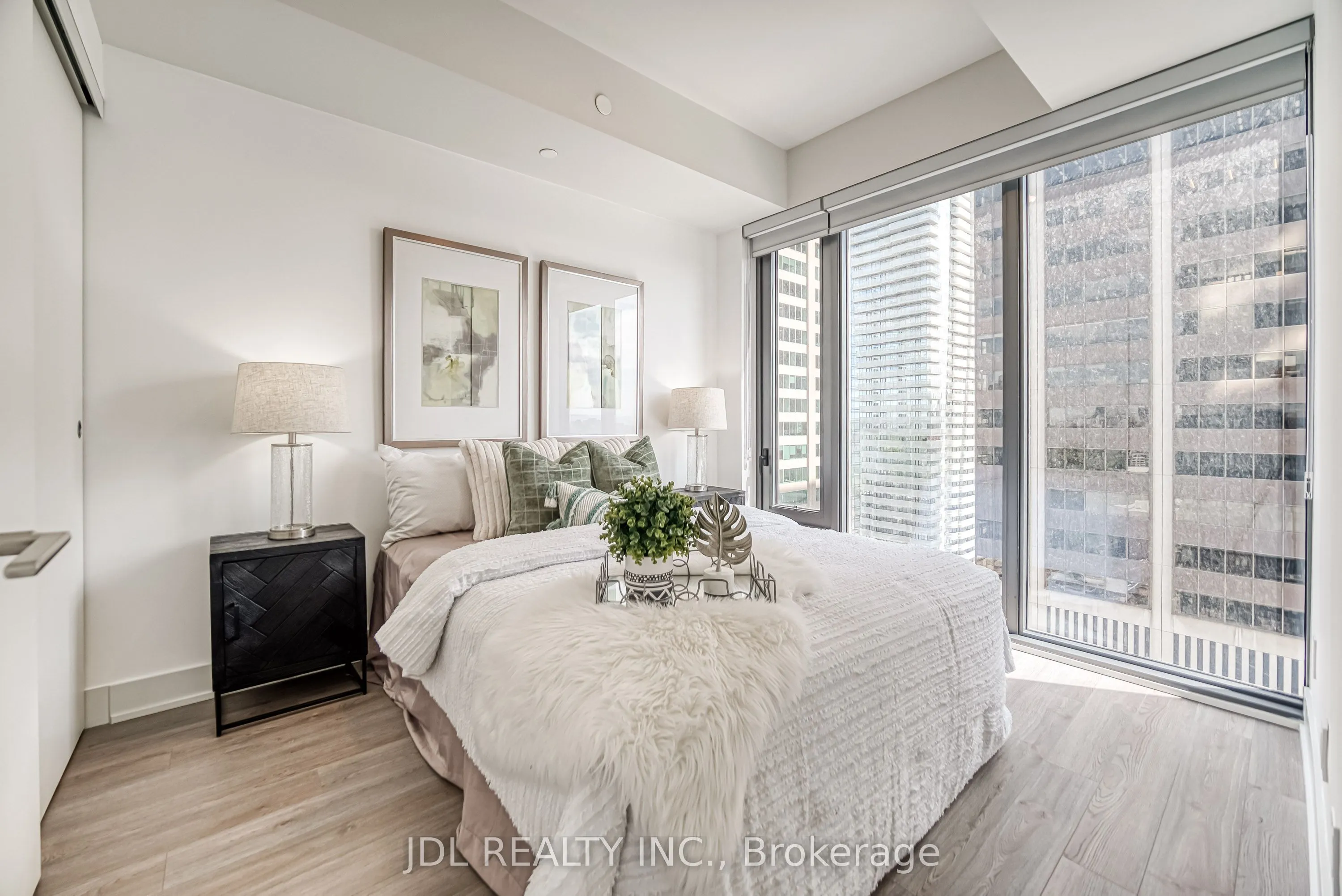8 Cumberland Street, #3105