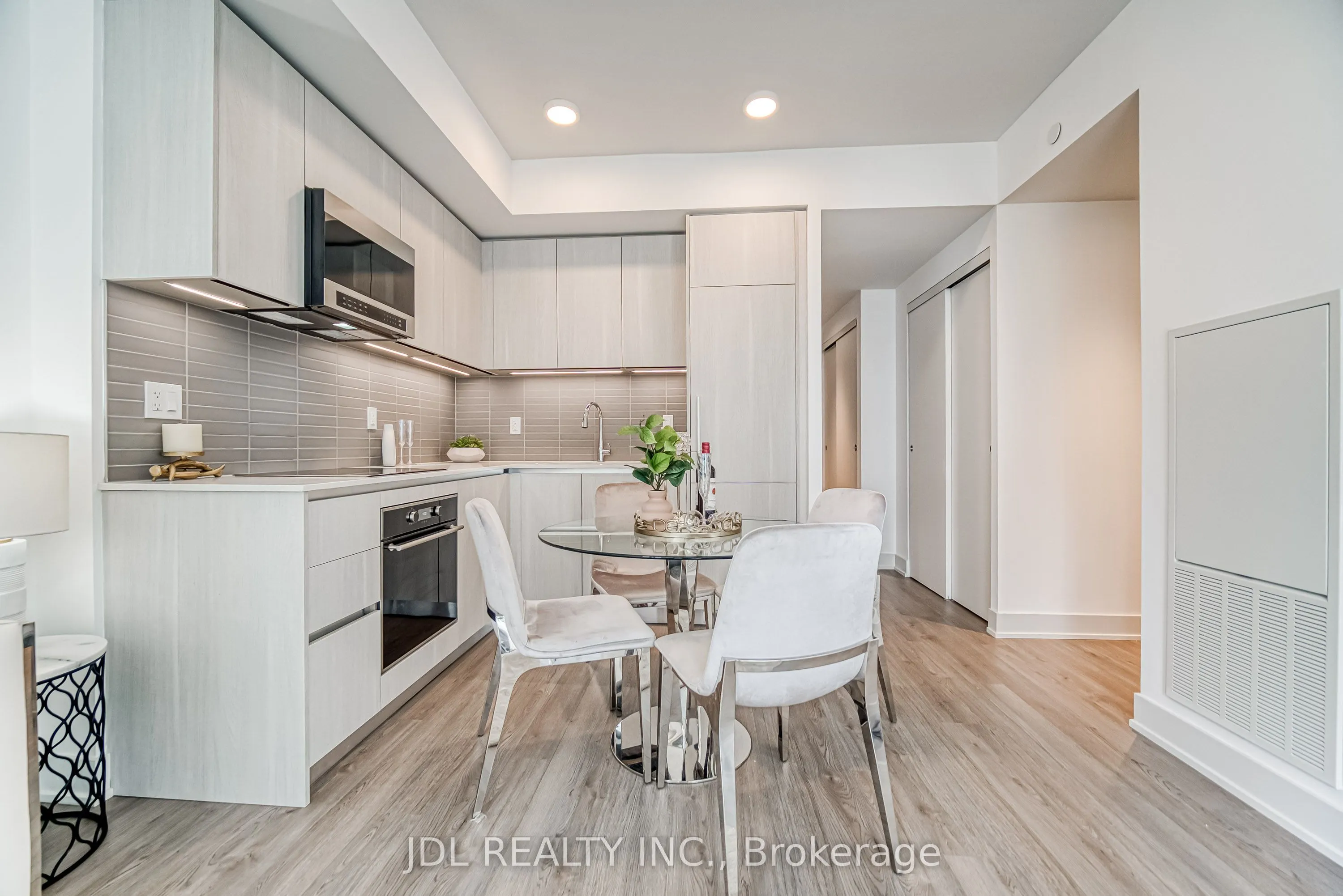 8 Cumberland Street, #3105