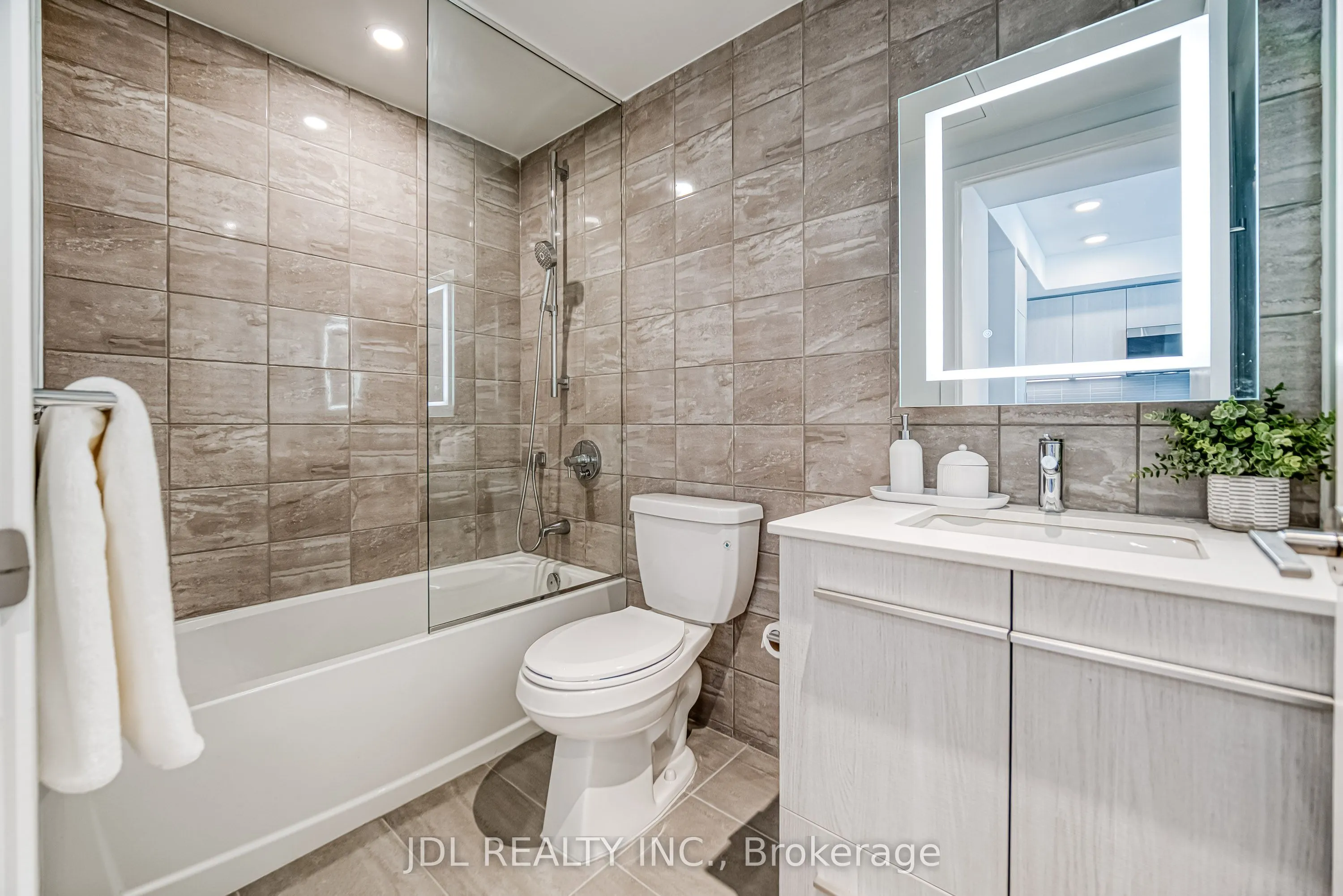 8 Cumberland Street, #3105