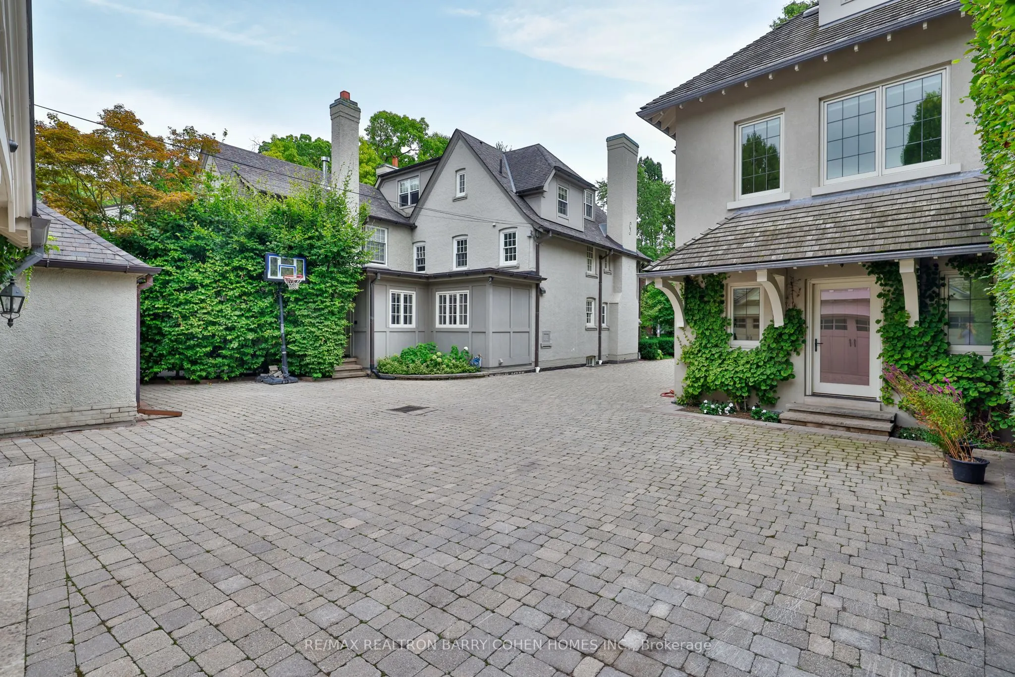 30 Whitney Avenue
