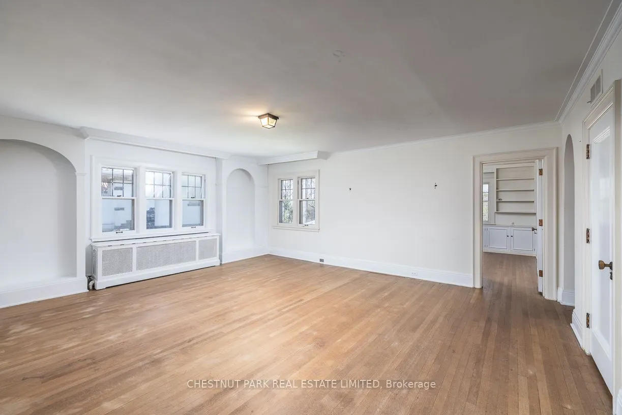 208 Roxborough Drive