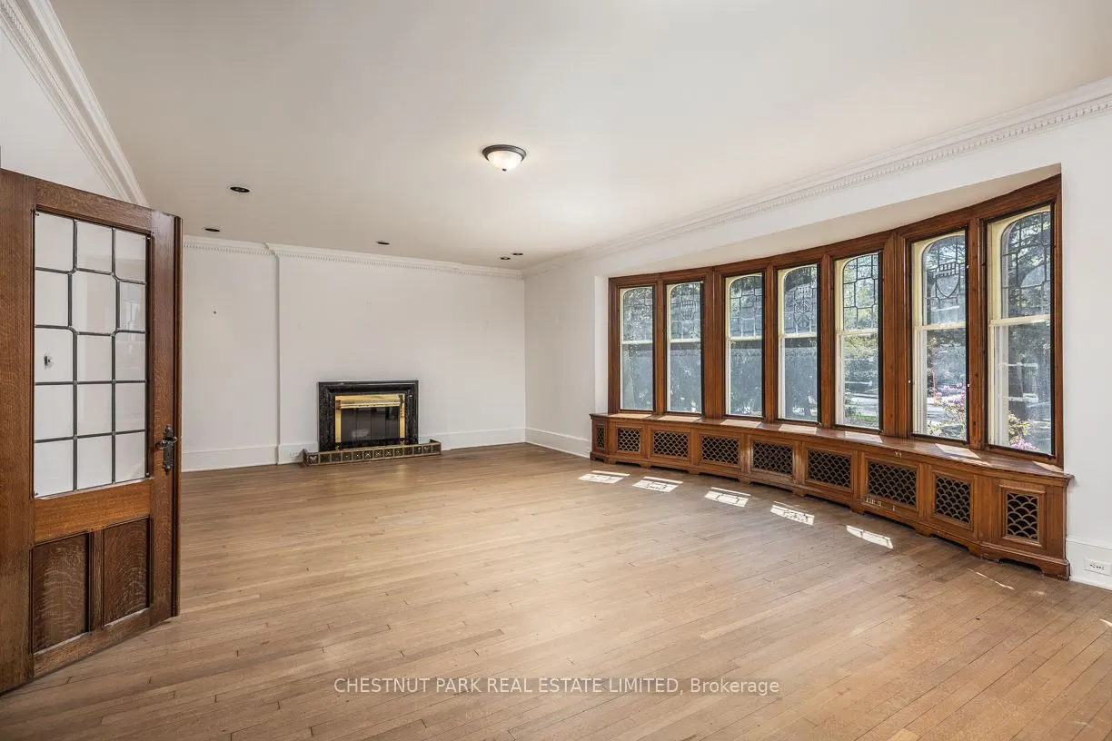 208 Roxborough Drive