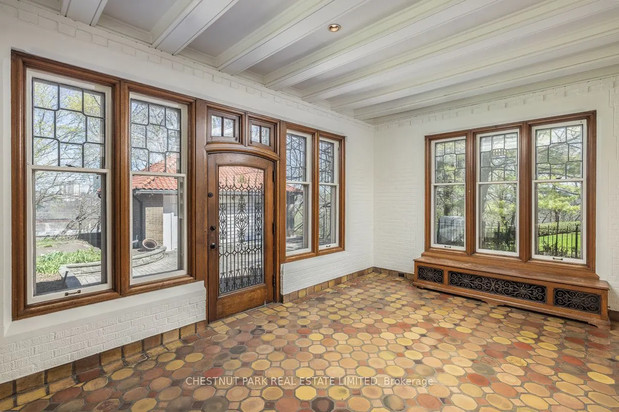 208 Roxborough Drive