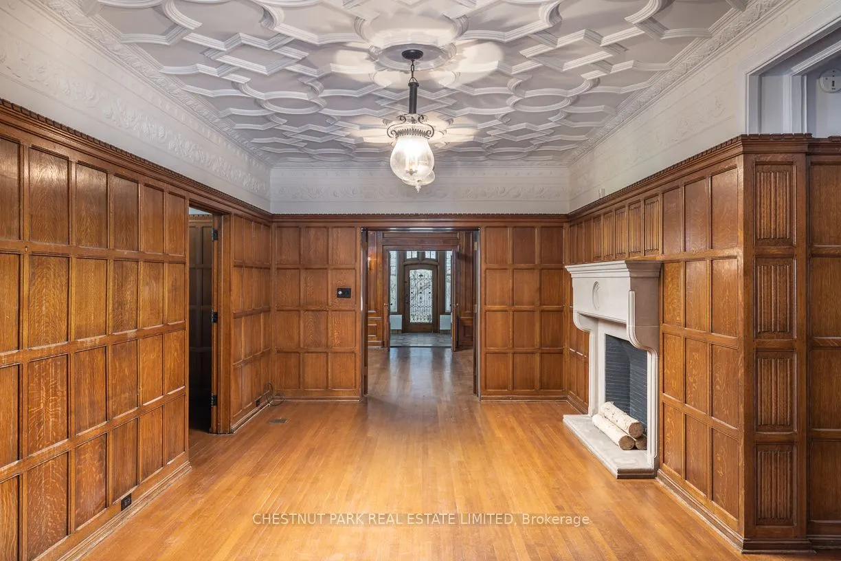 208 Roxborough Drive