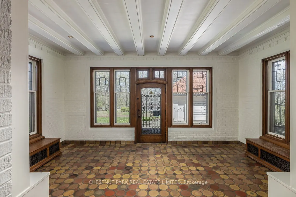 208 Roxborough Drive