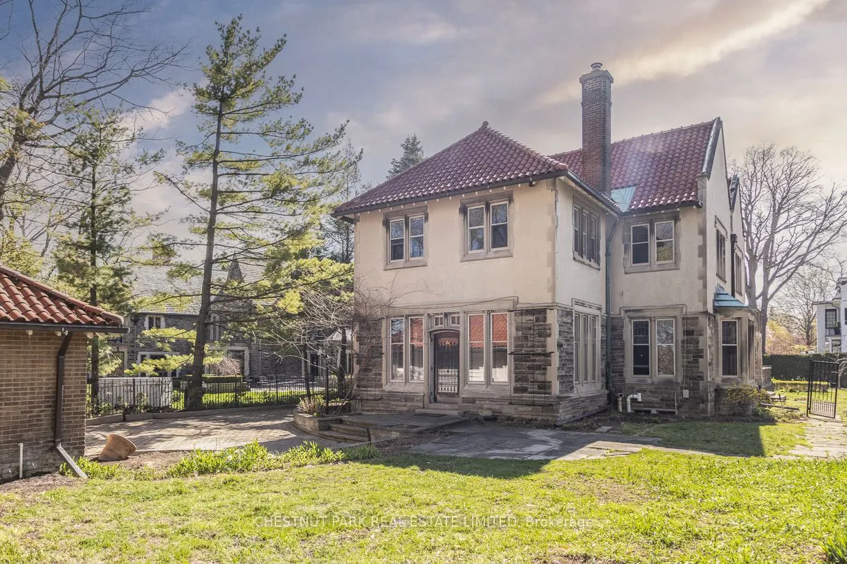 208 Roxborough Drive