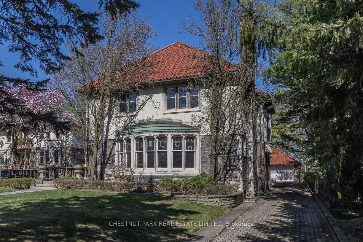208 Roxborough Drive