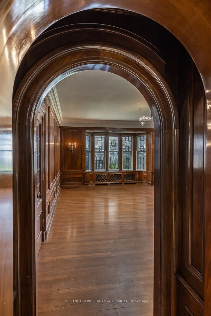 208 Roxborough Drive