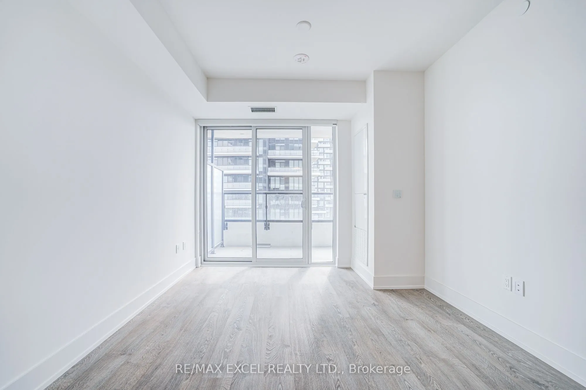 10 Inn On The Park Drive, #2206