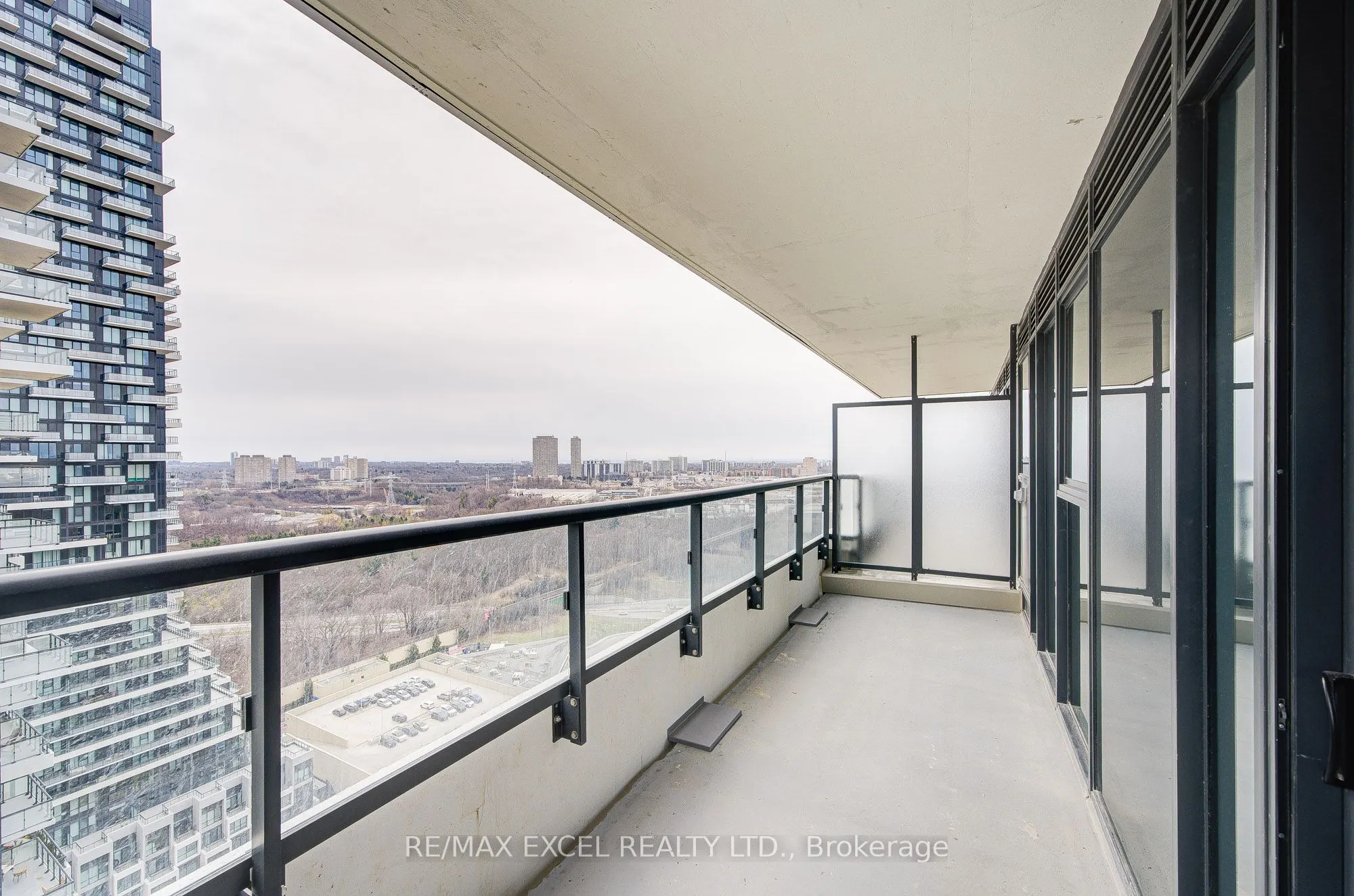 10 Inn On The Park Drive, #2206