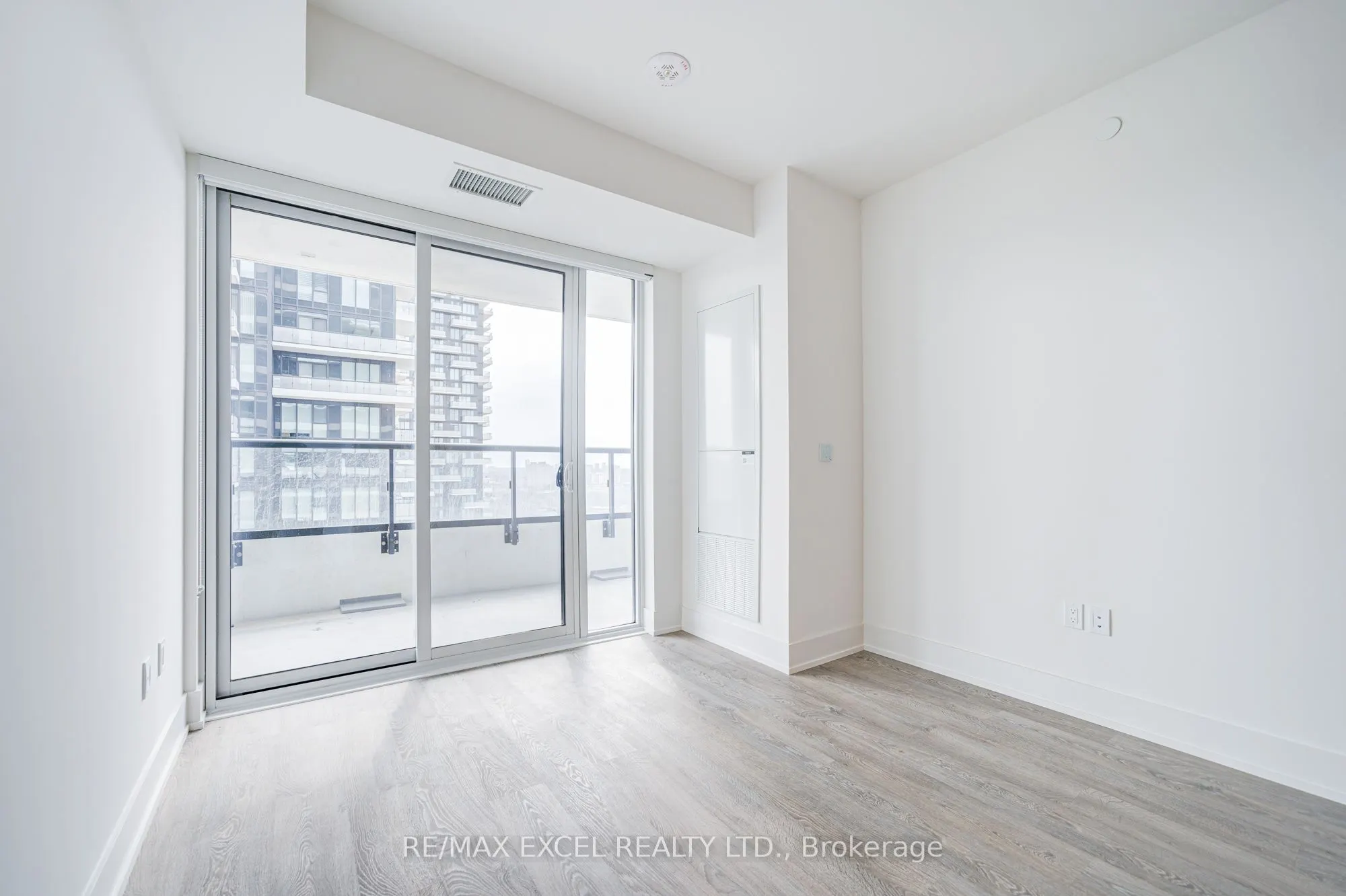 10 Inn On The Park Drive, #2206