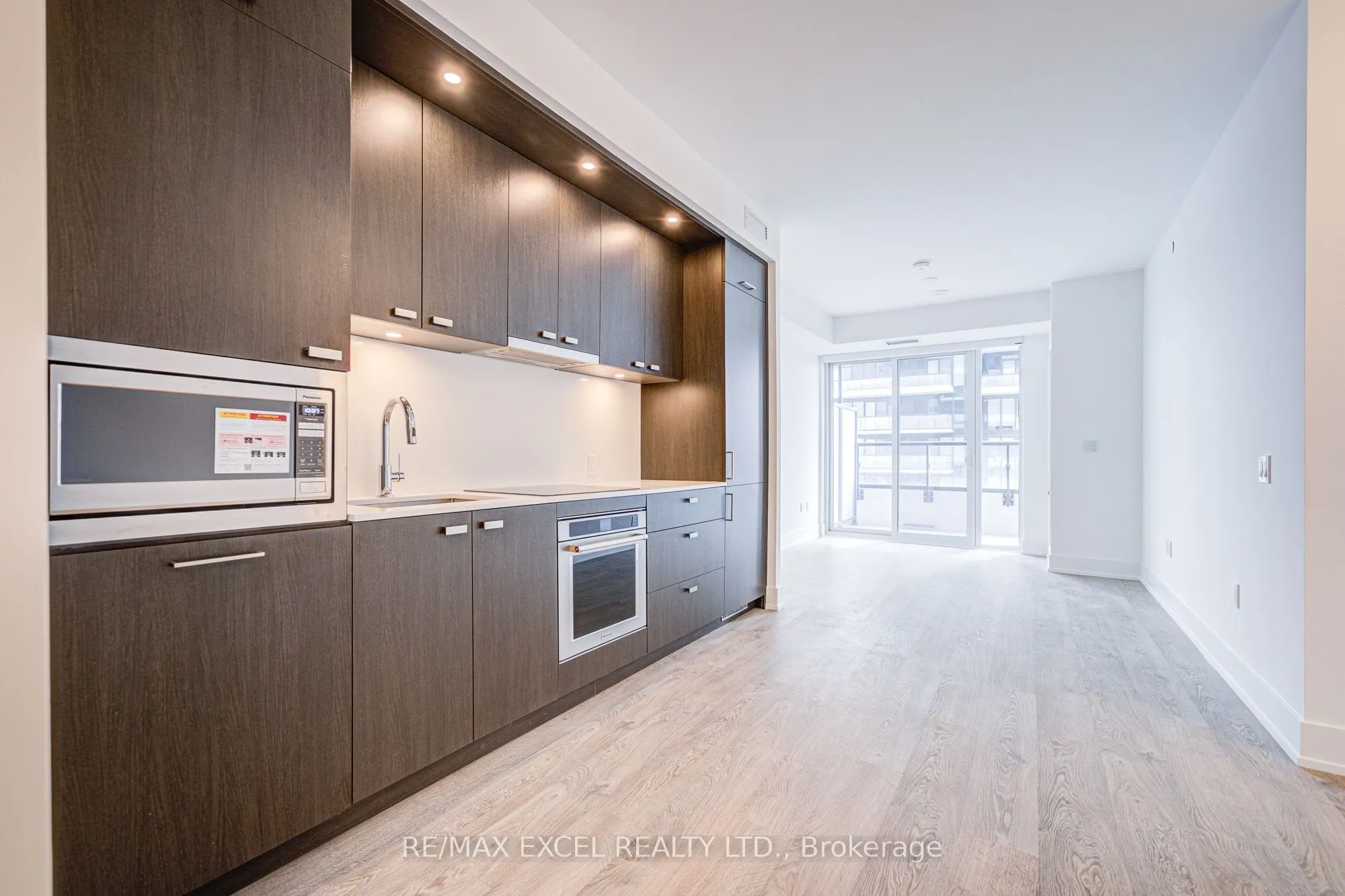 10 Inn On The Park Drive, #2206