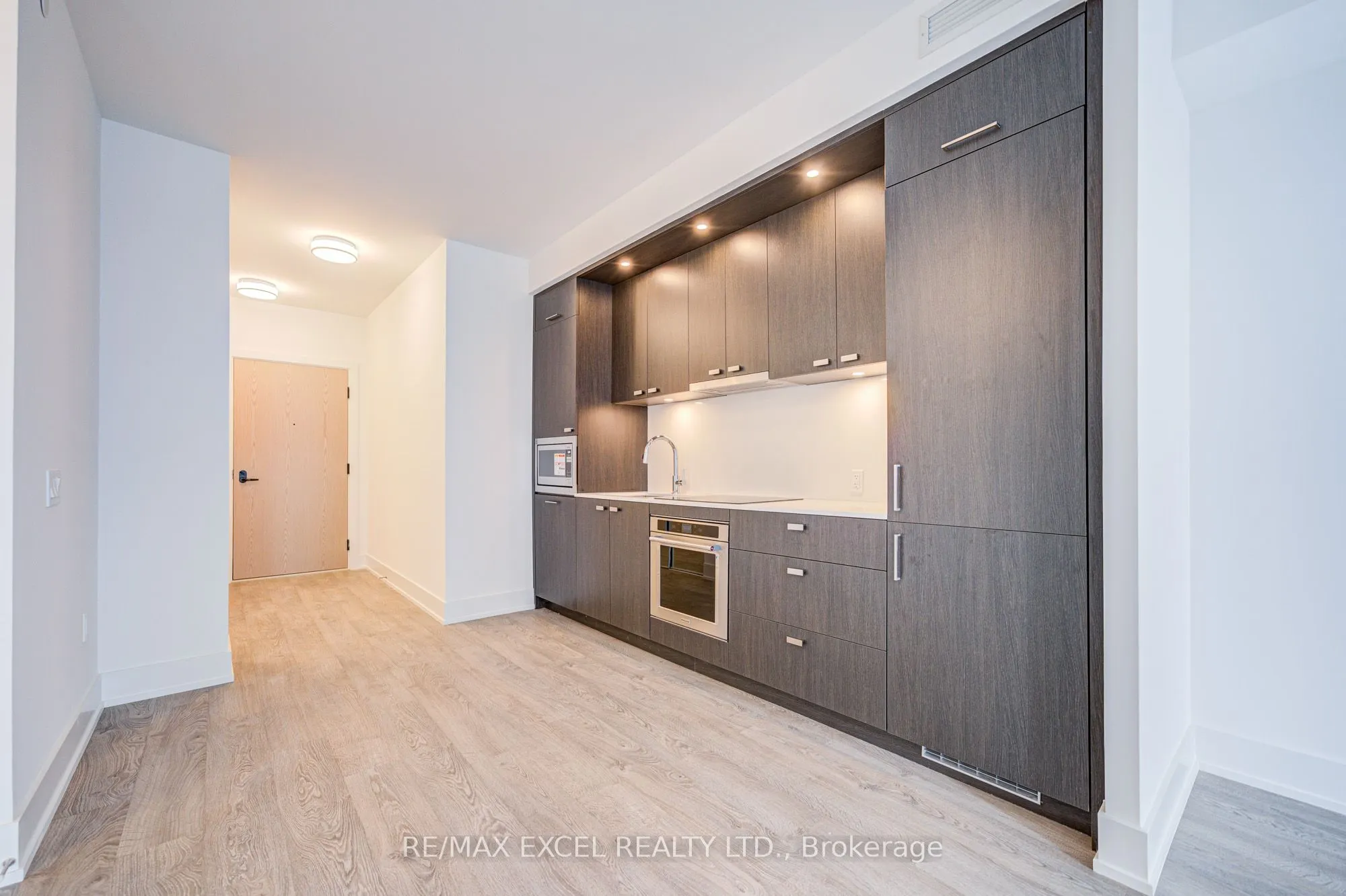 10 Inn On The Park Drive, #2206