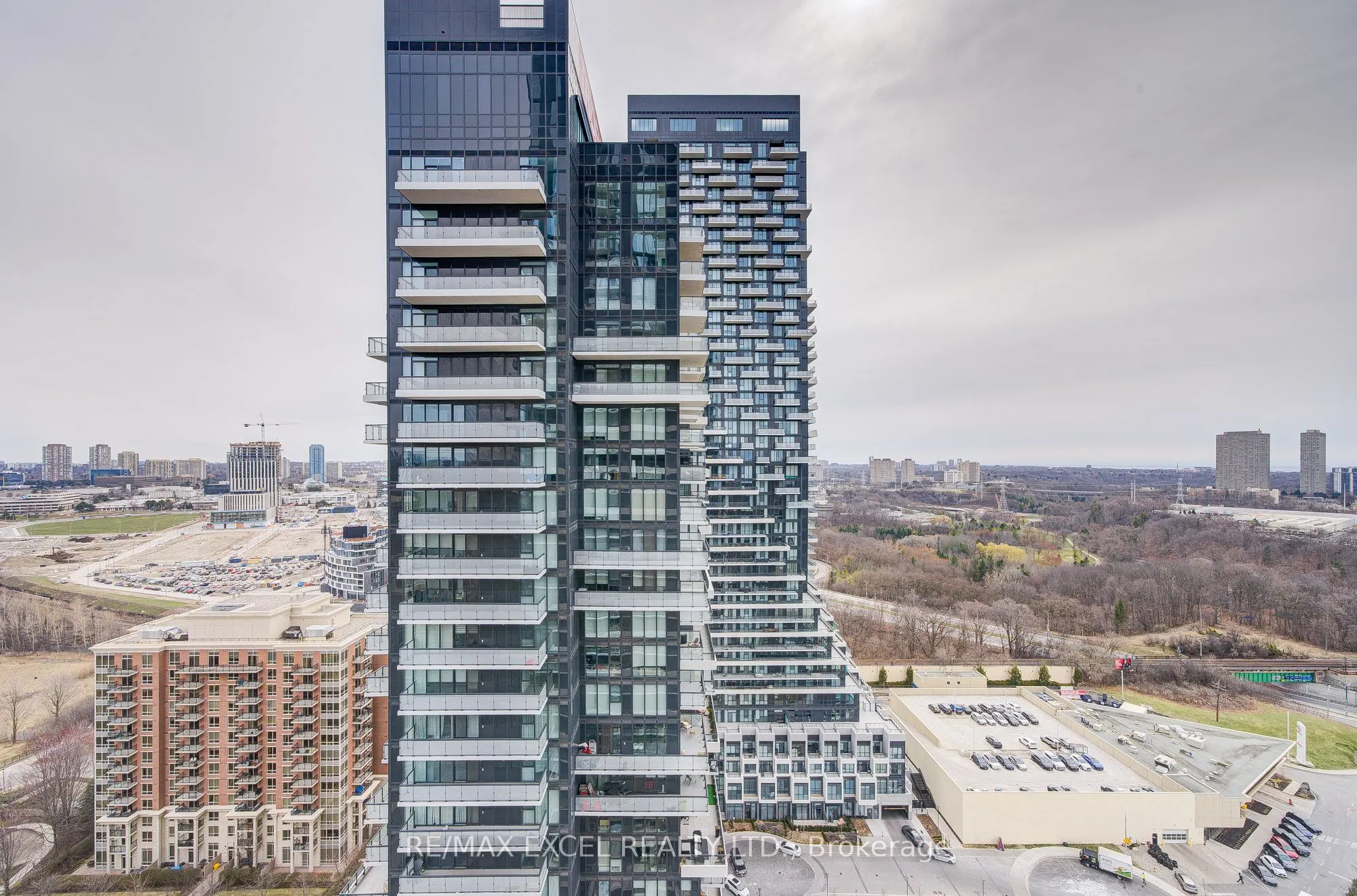 10 Inn On The Park Drive, #2206