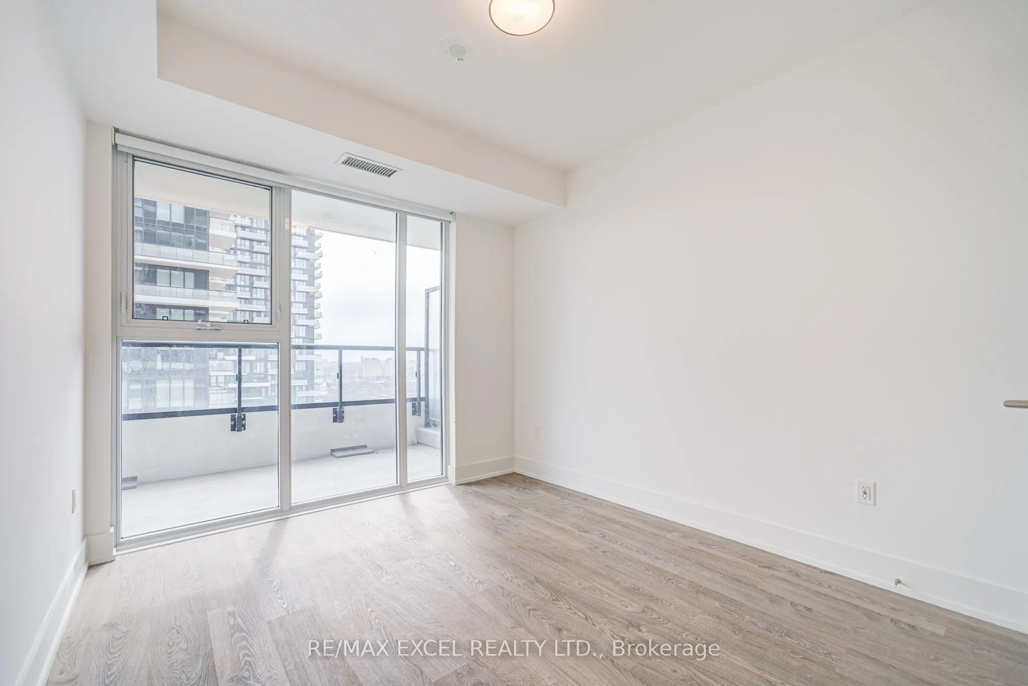 10 Inn On The Park Drive, #2206