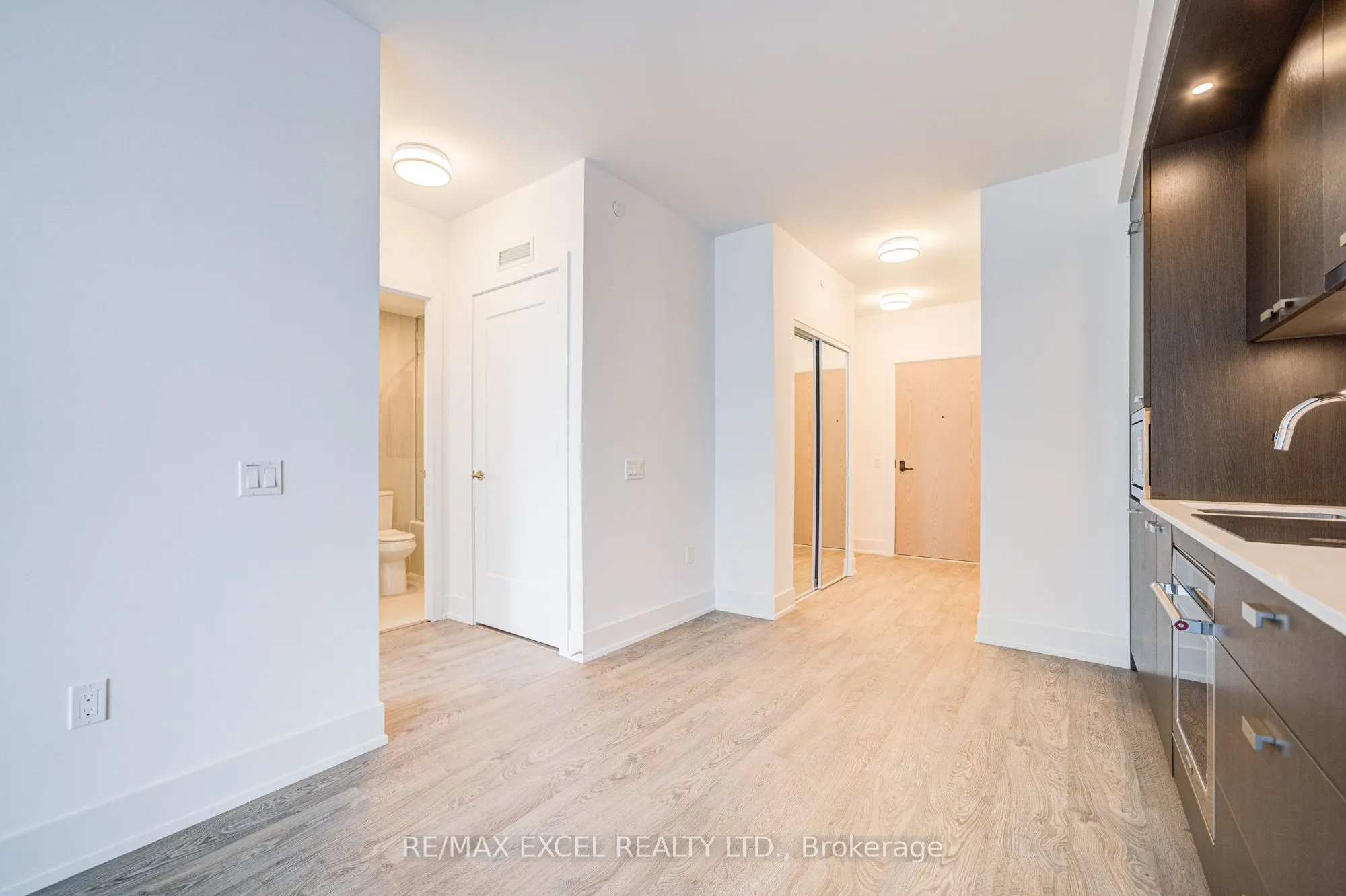 10 Inn On The Park Drive, #2206