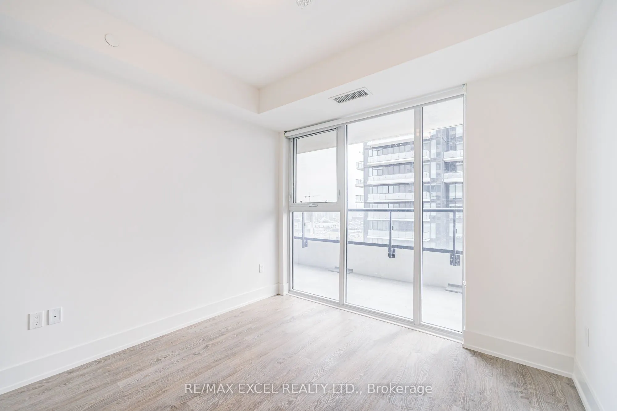 10 Inn On The Park Drive, #2206