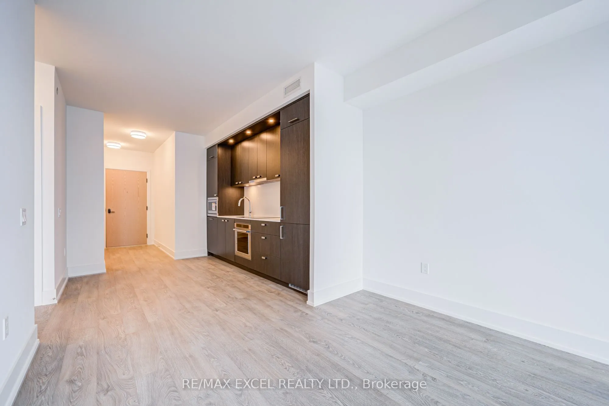 10 Inn On The Park Drive, #2206