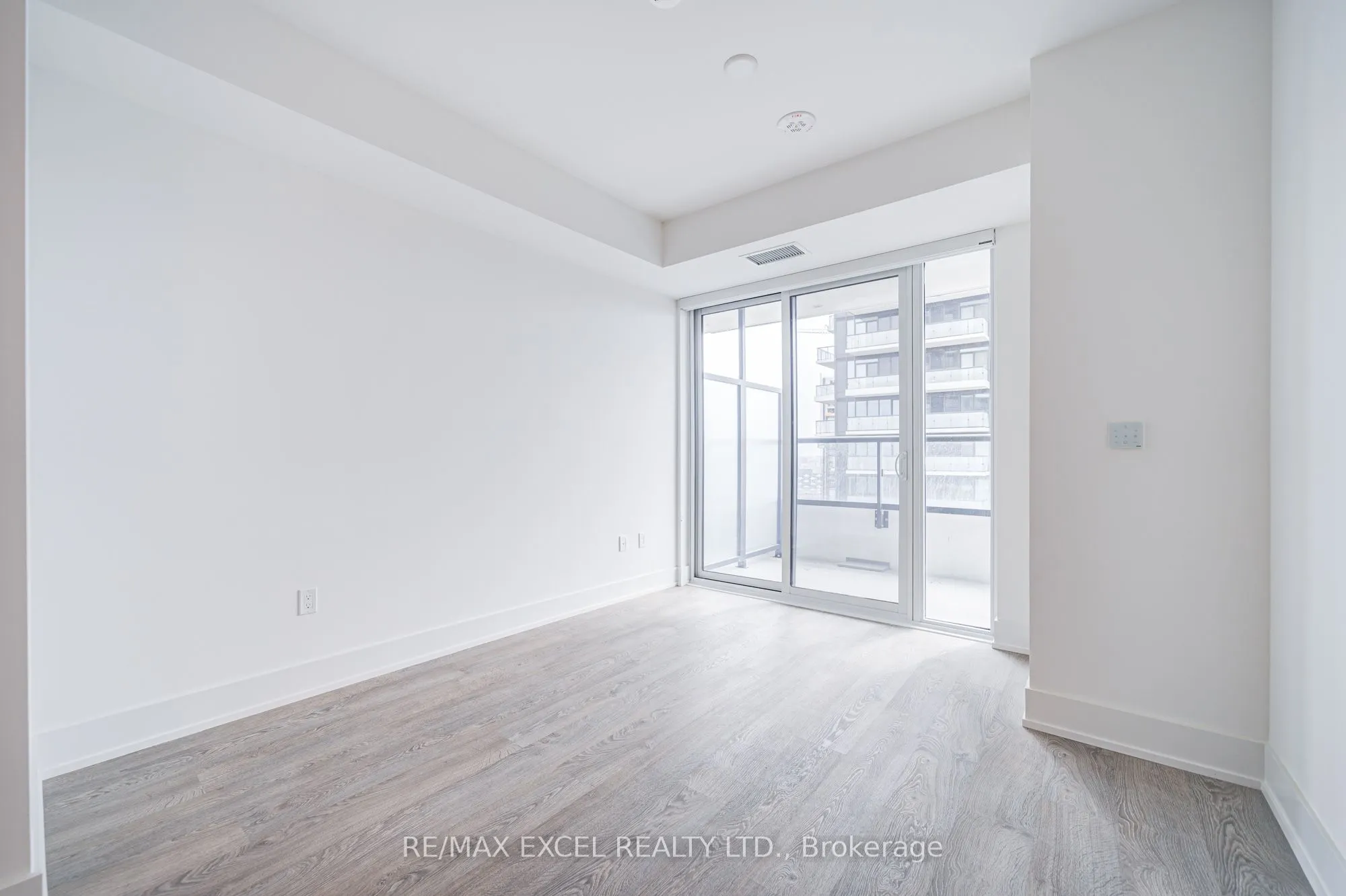 10 Inn On The Park Drive, #2206