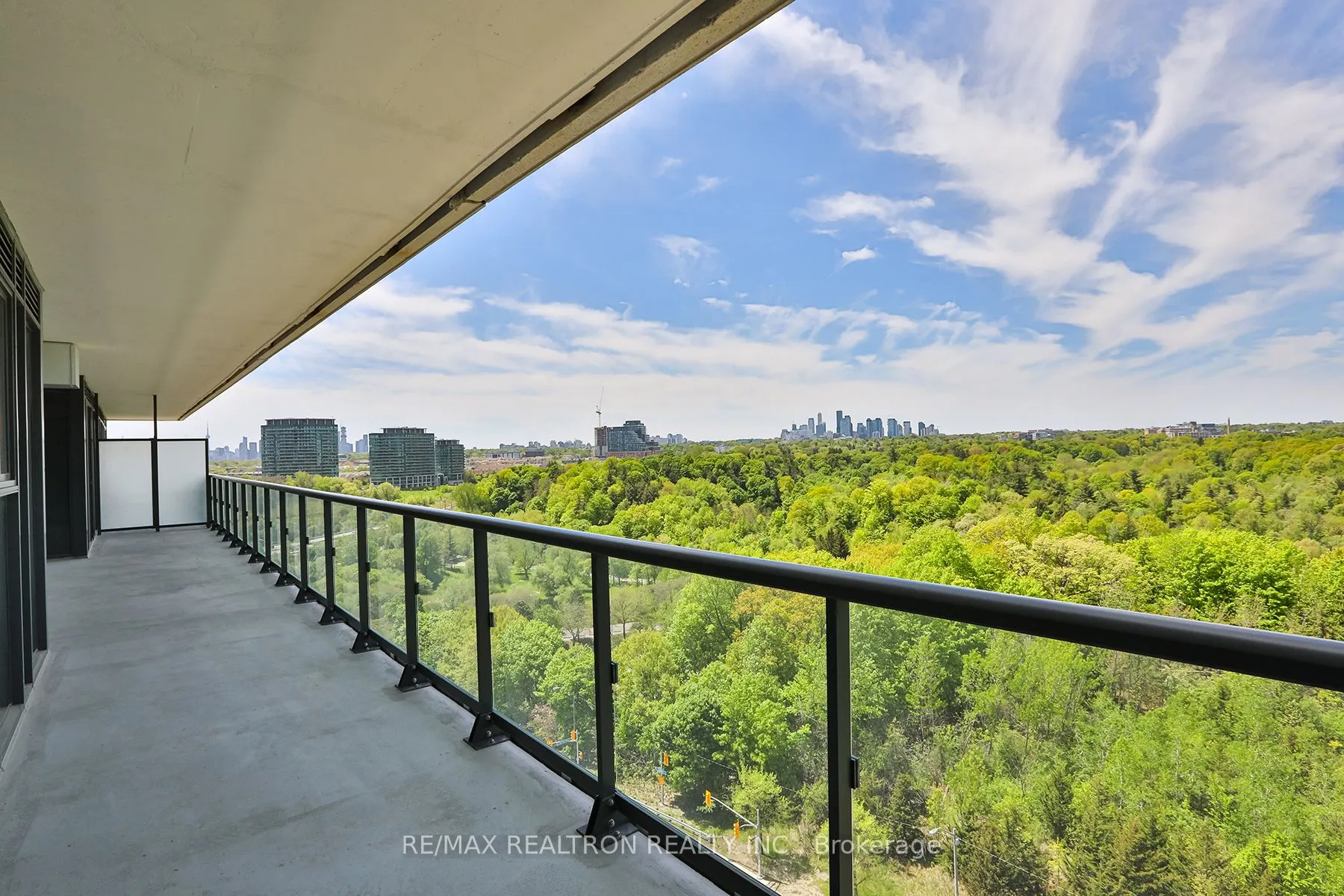 10 Inn On The Park Drive #901
