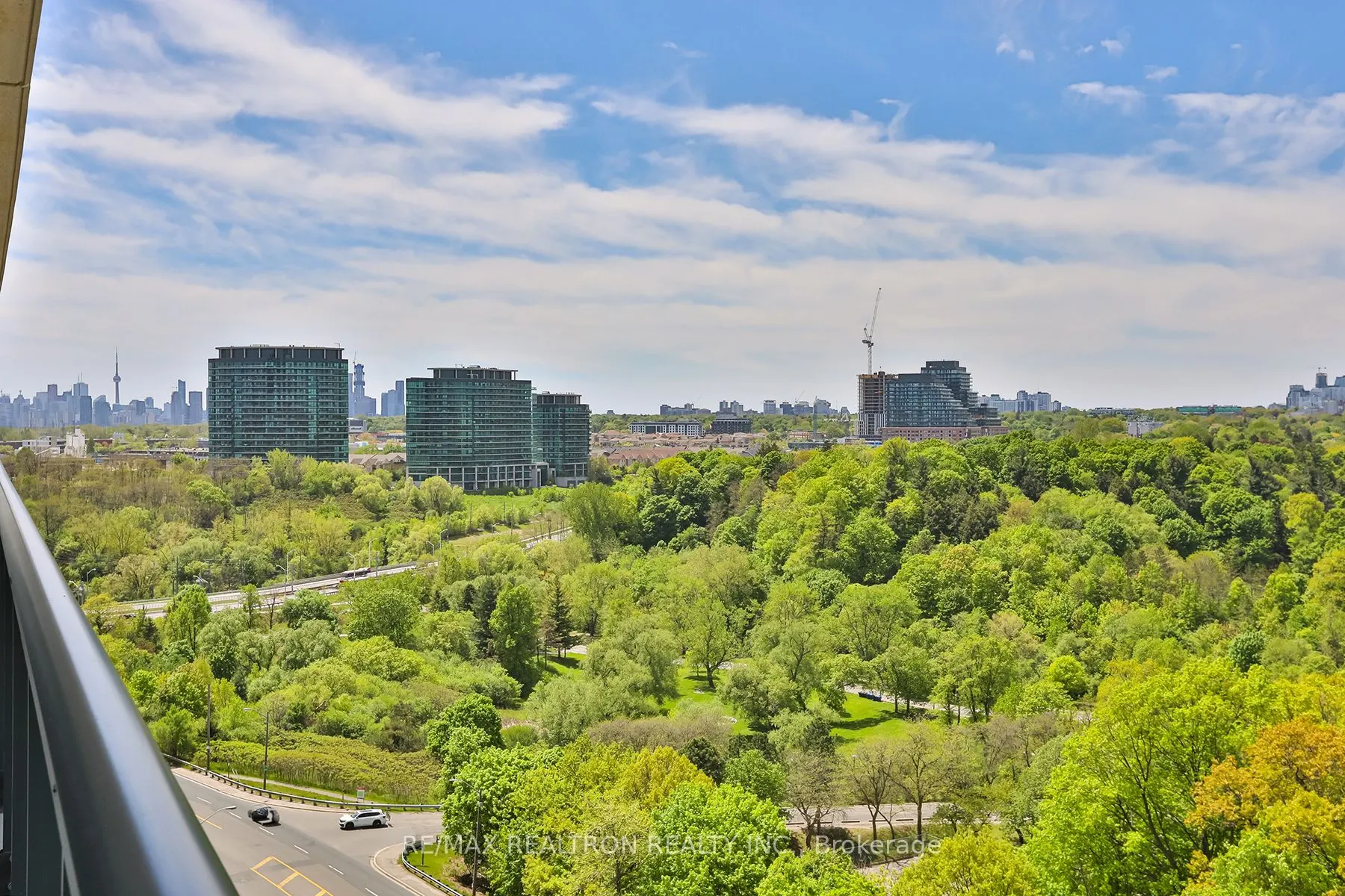 10 Inn On The Park Drive #901