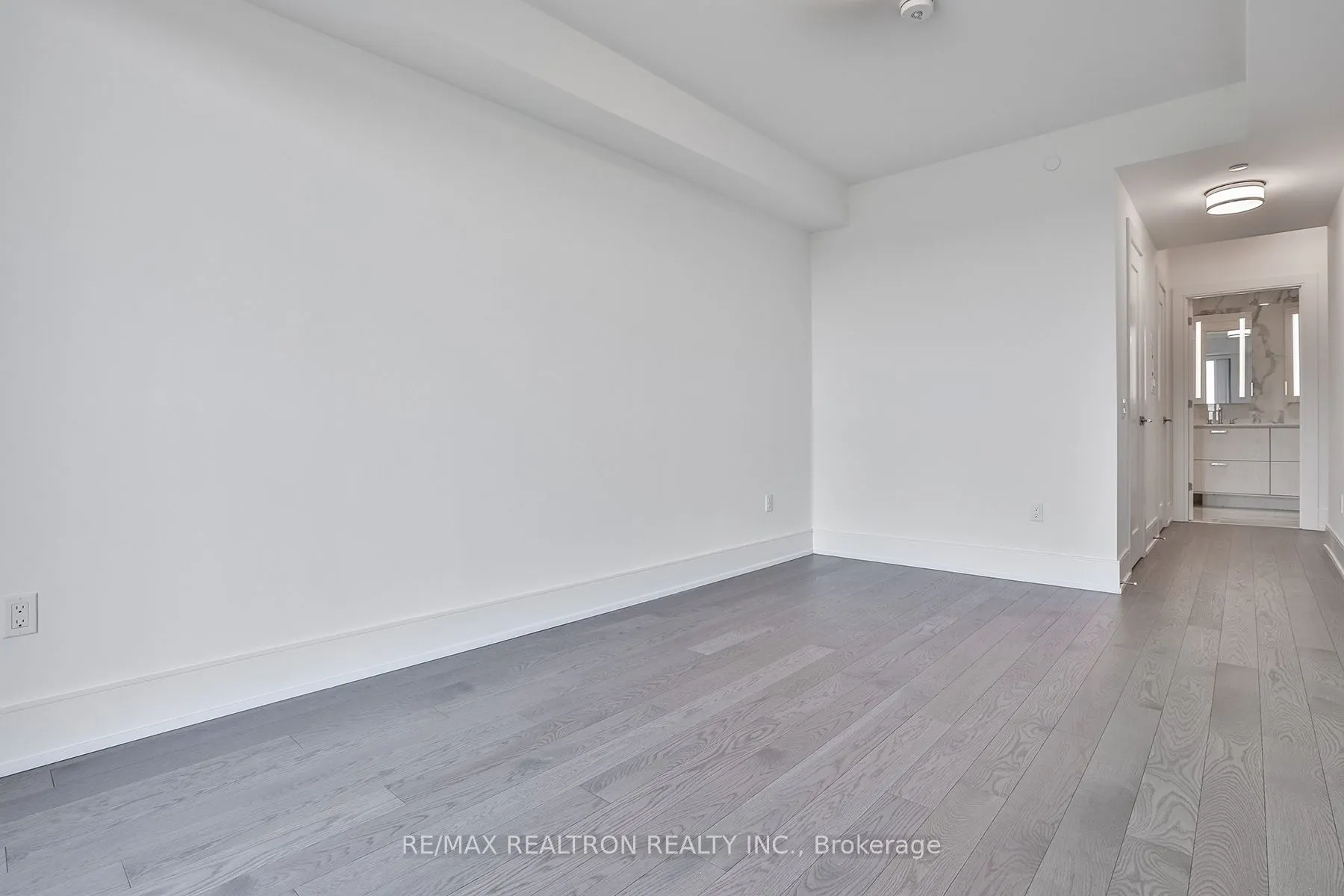 10 Inn On The Park Drive #901