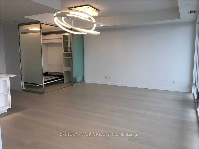 488 University Avenue, #5403