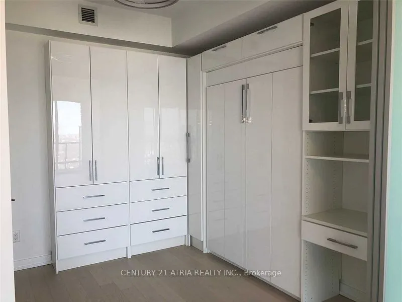 488 University Avenue, #5403