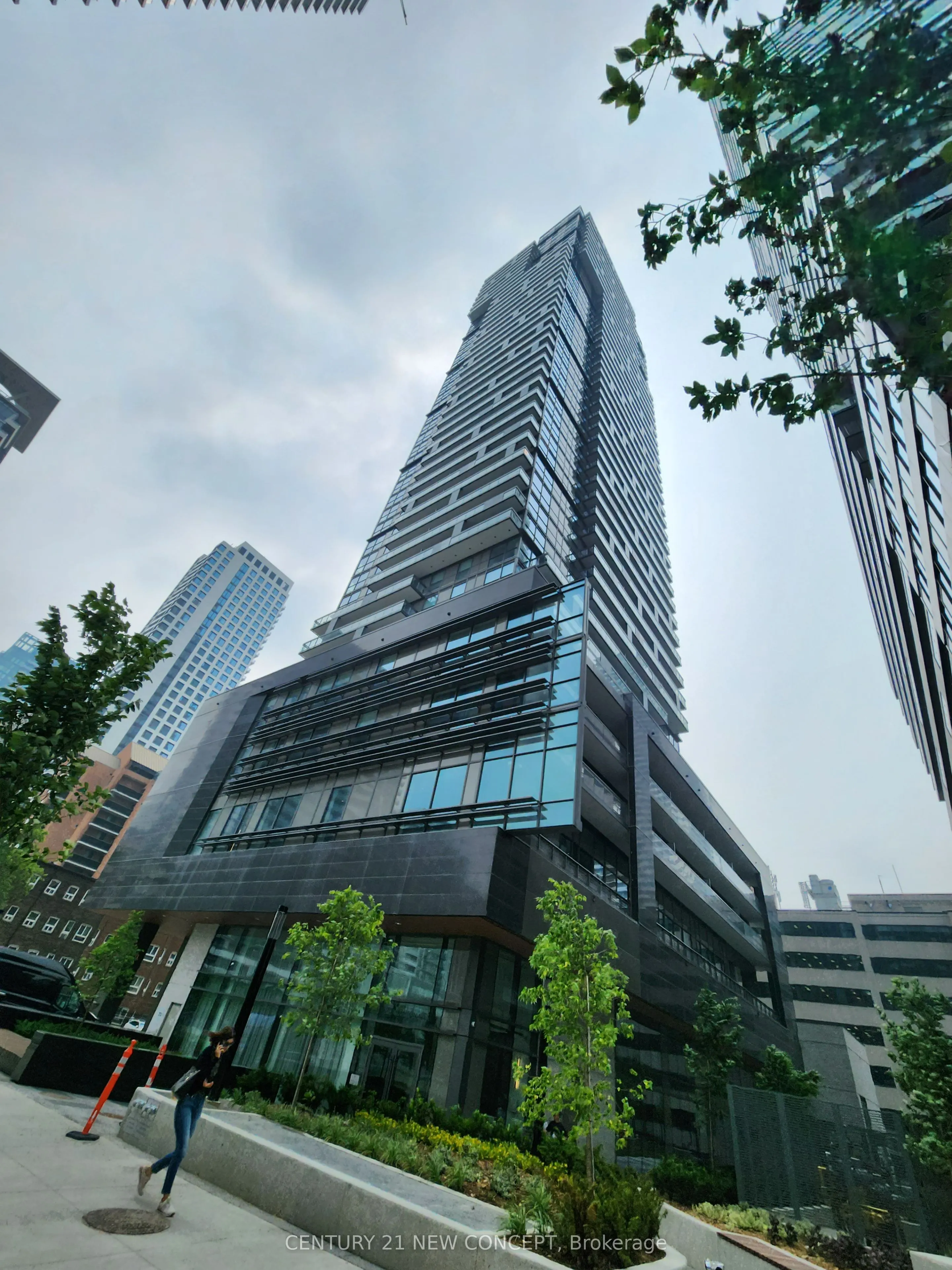 39 Roehampton Avenue, #808