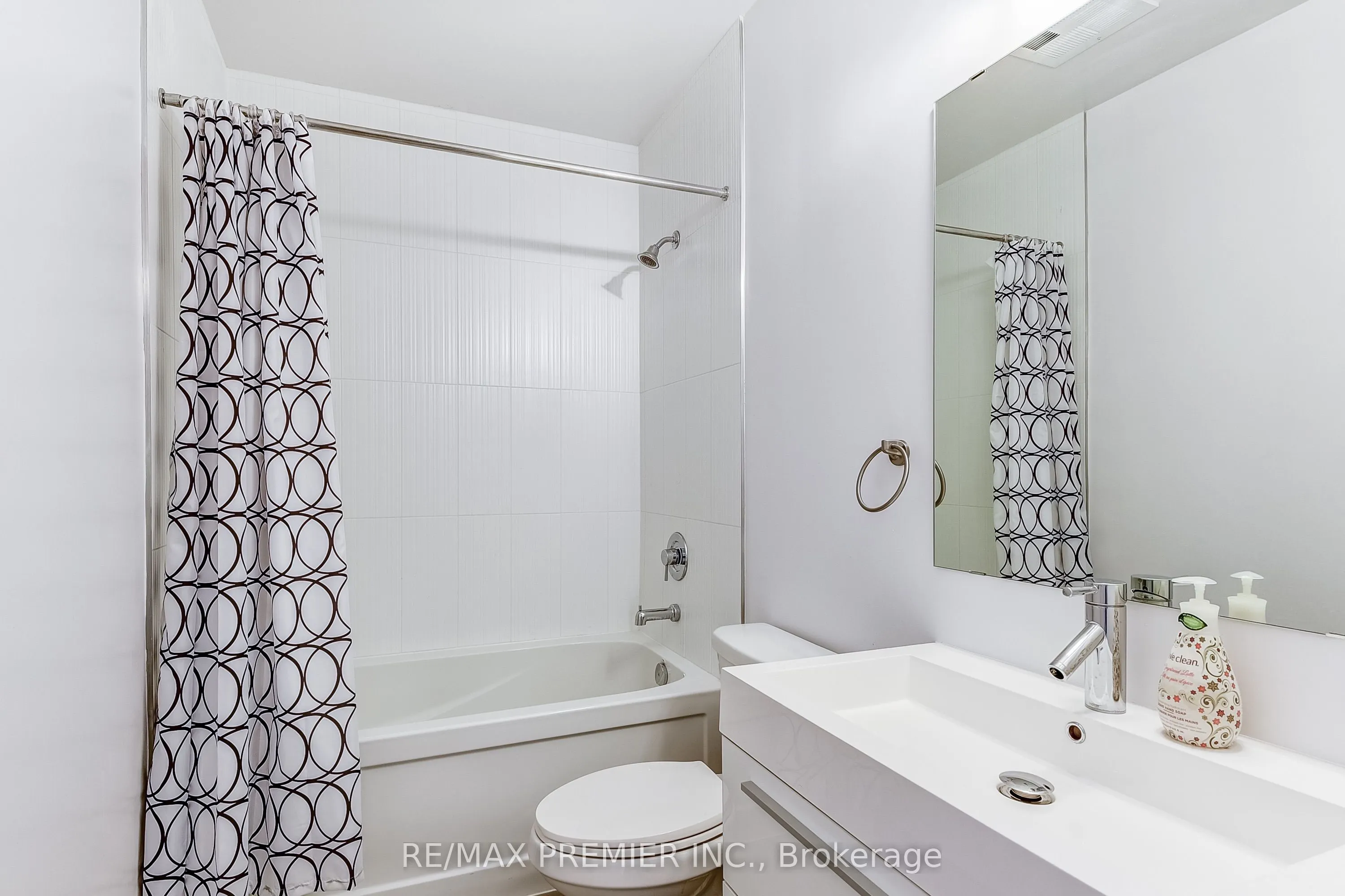 297 College Street, #1002