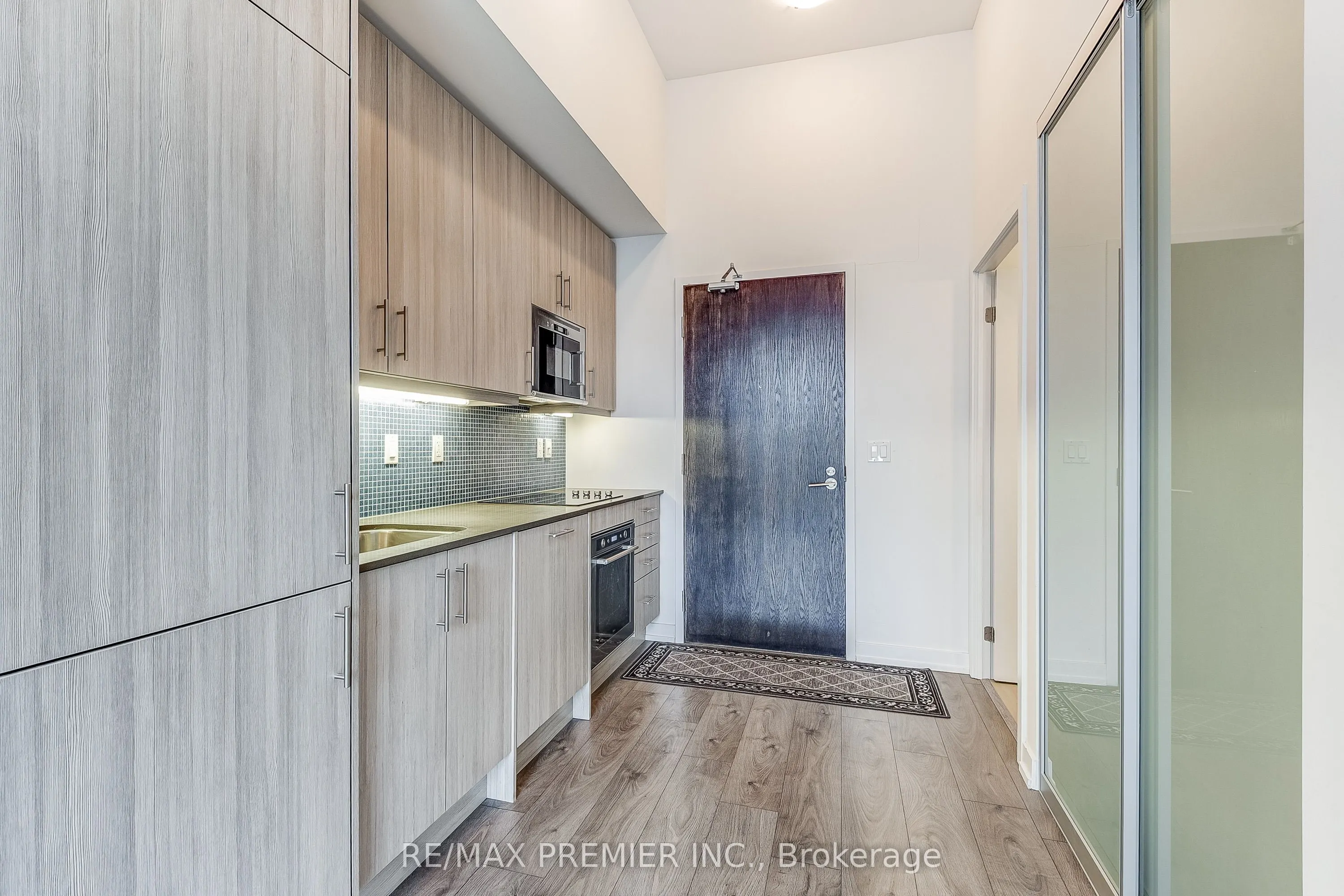 297 College Street, #1002