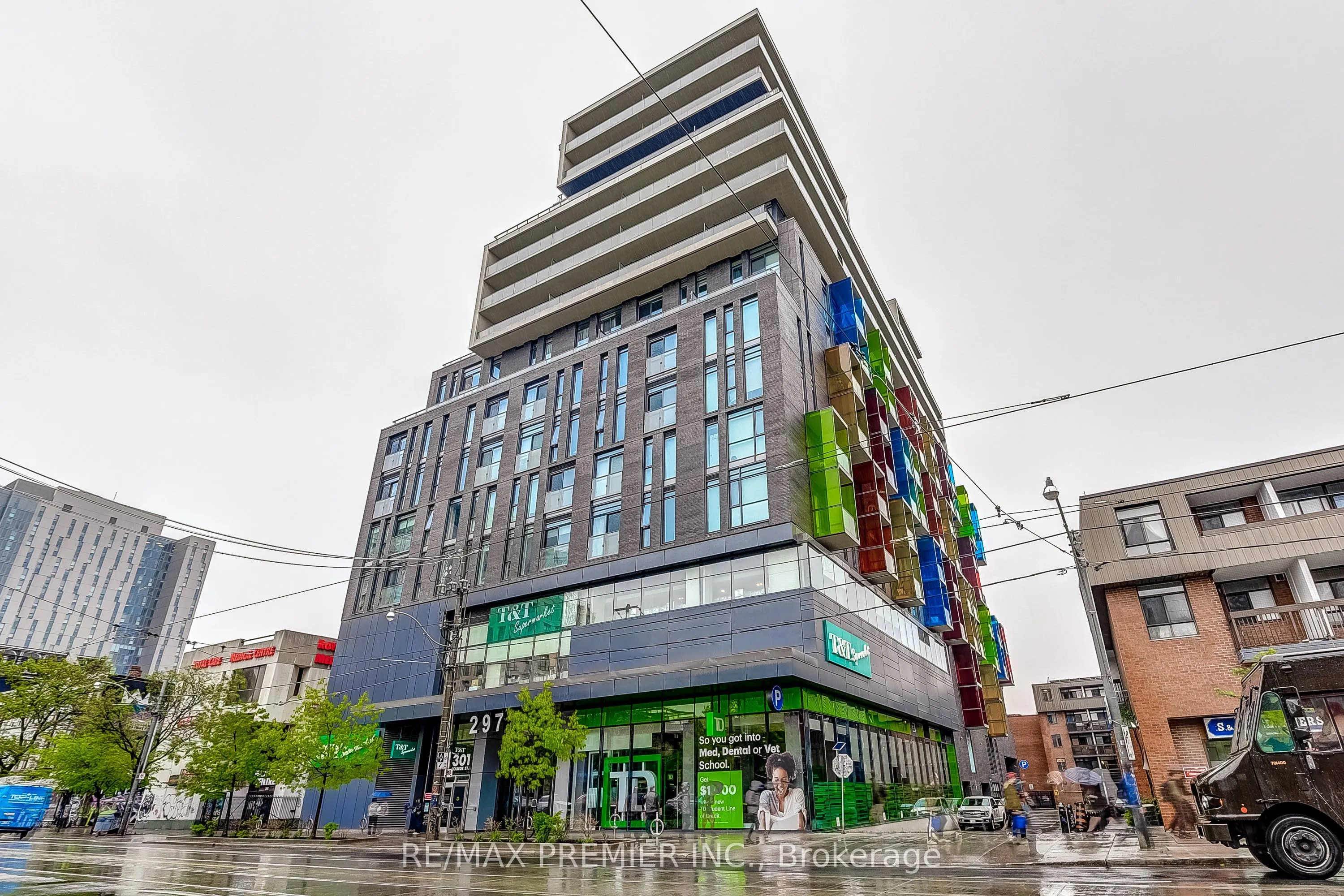297 College Street, #1002