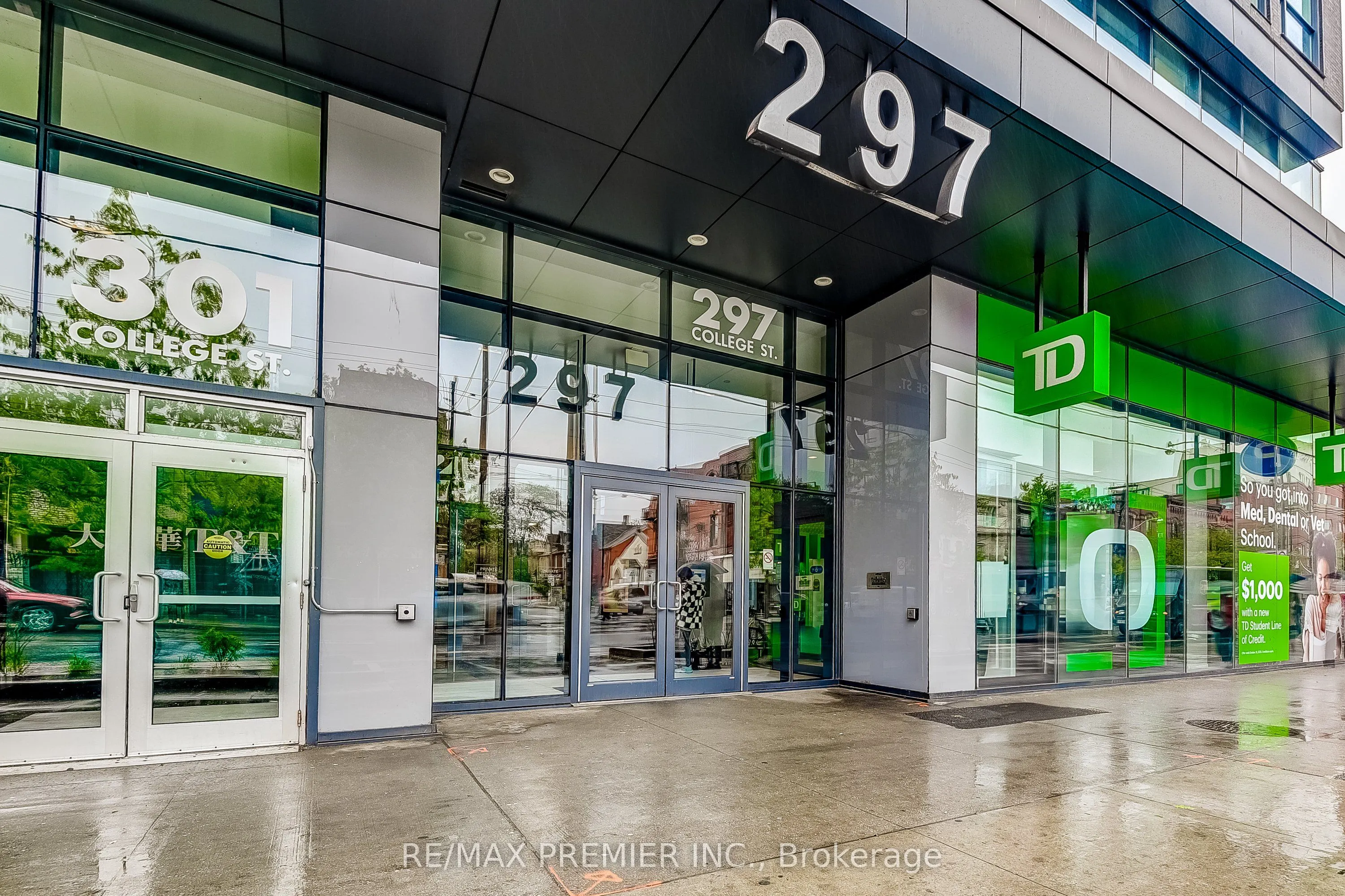 297 College Street, #1002
