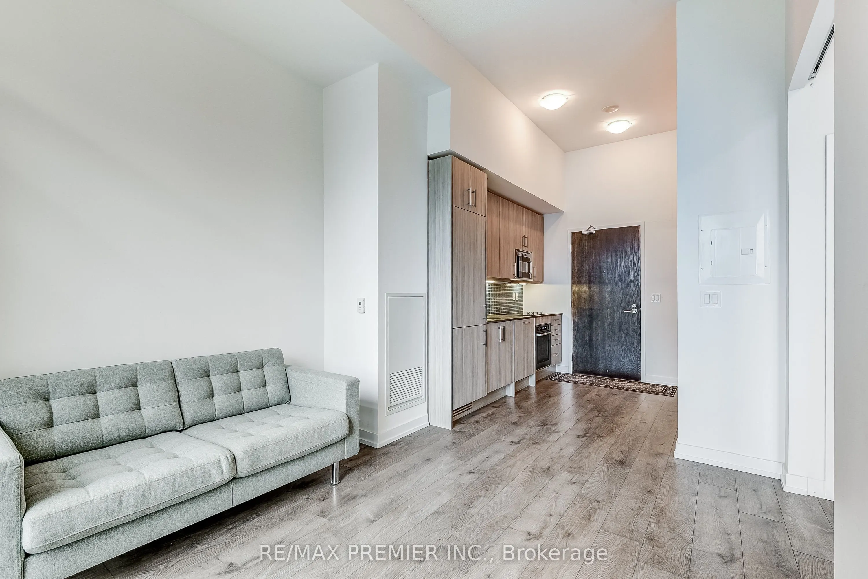 297 College Street, #1002