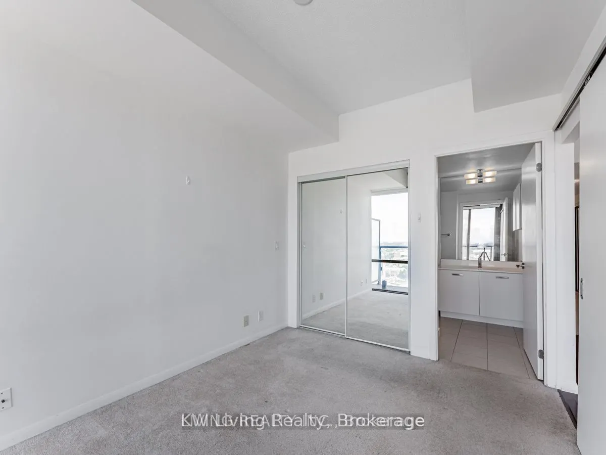 832 Bay Street, #2002