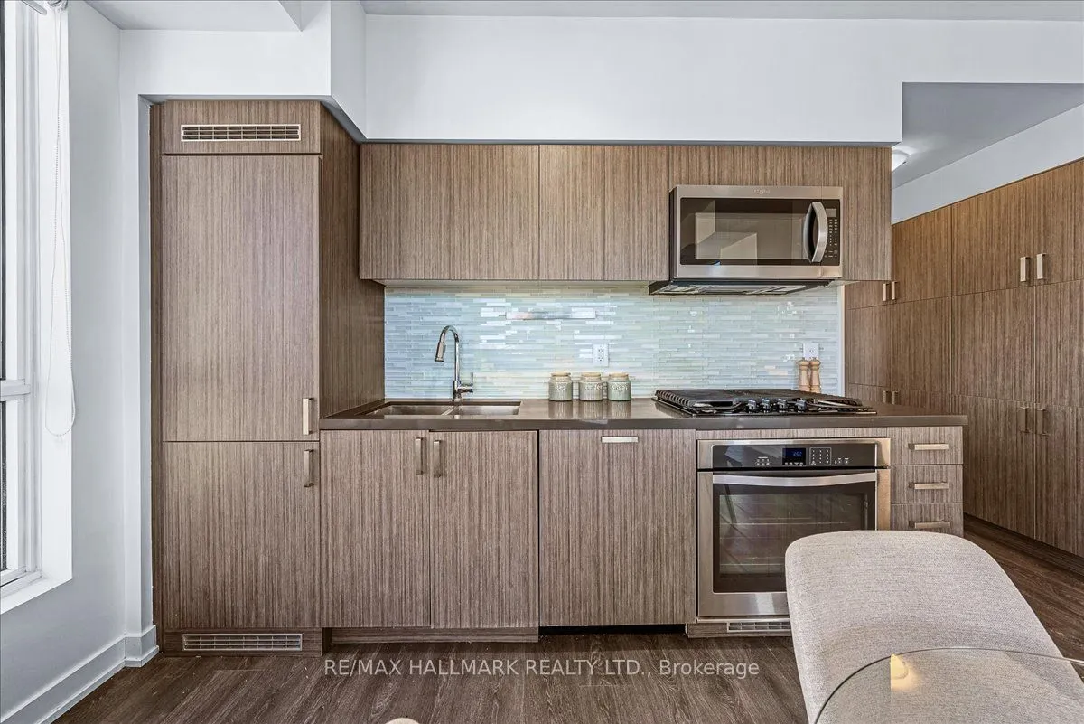 501 St Clair Avenue W, #1811
