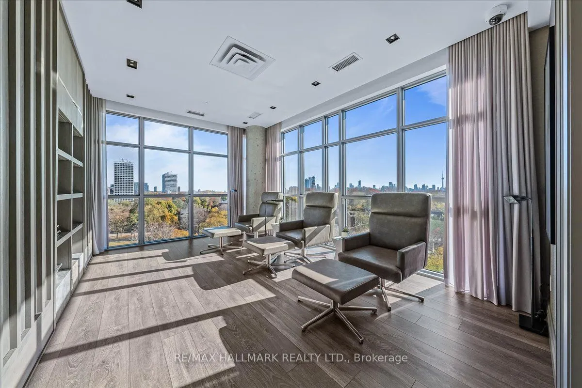 501 St Clair Avenue W, #1811