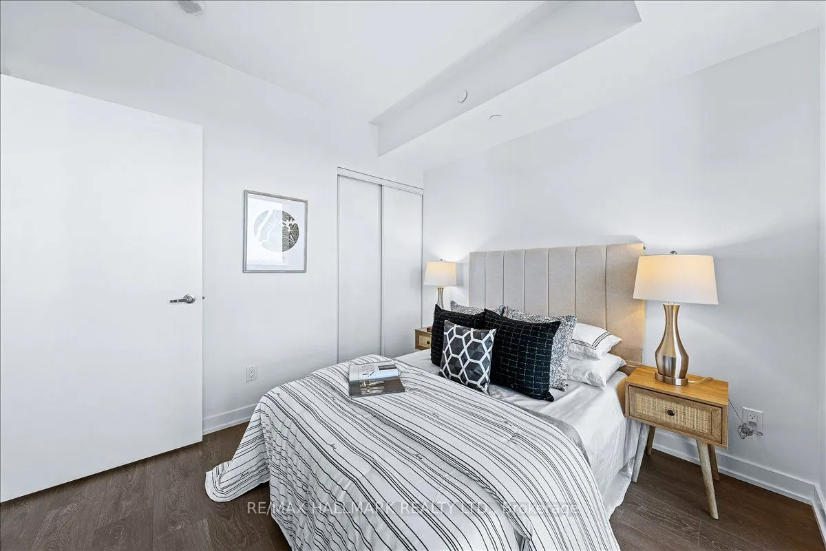 501 St Clair Avenue W, #1811