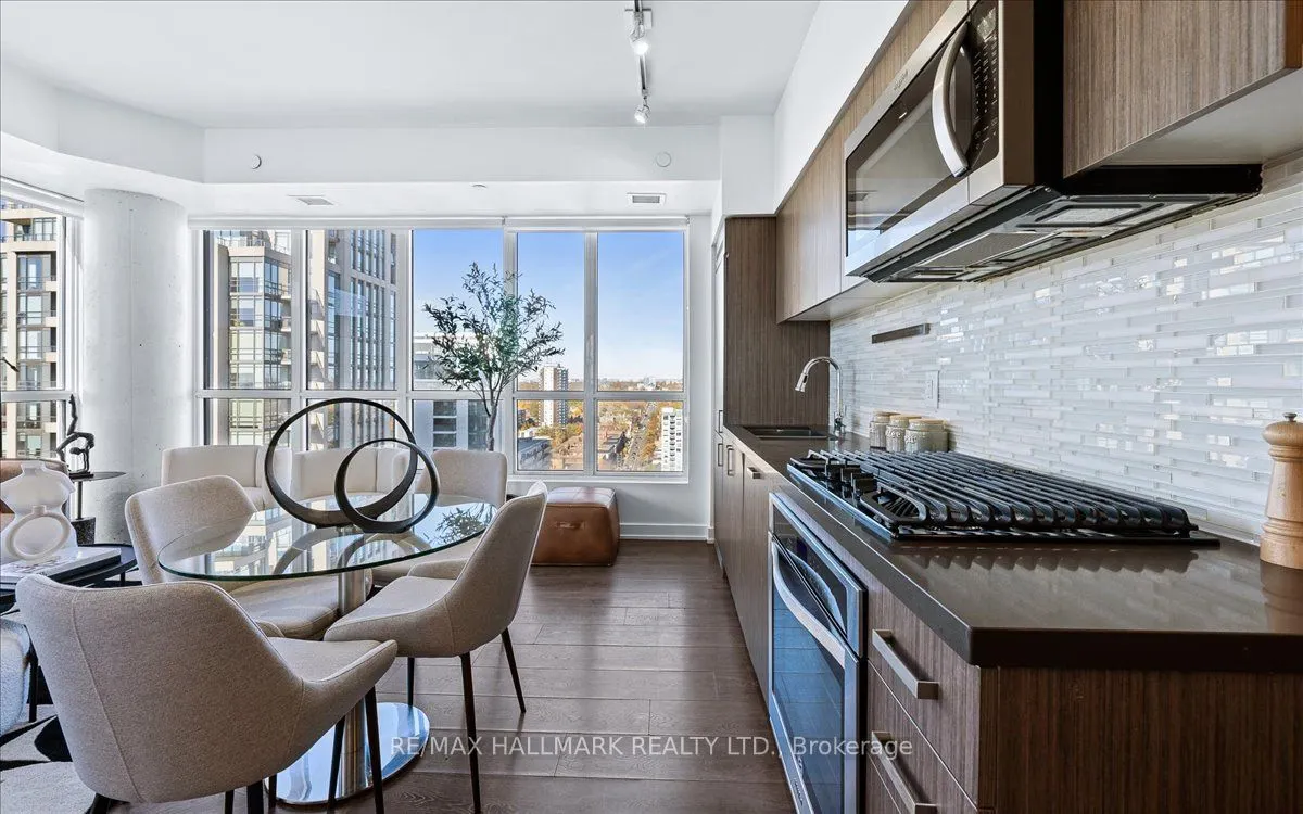 501 St Clair Avenue W, #1811