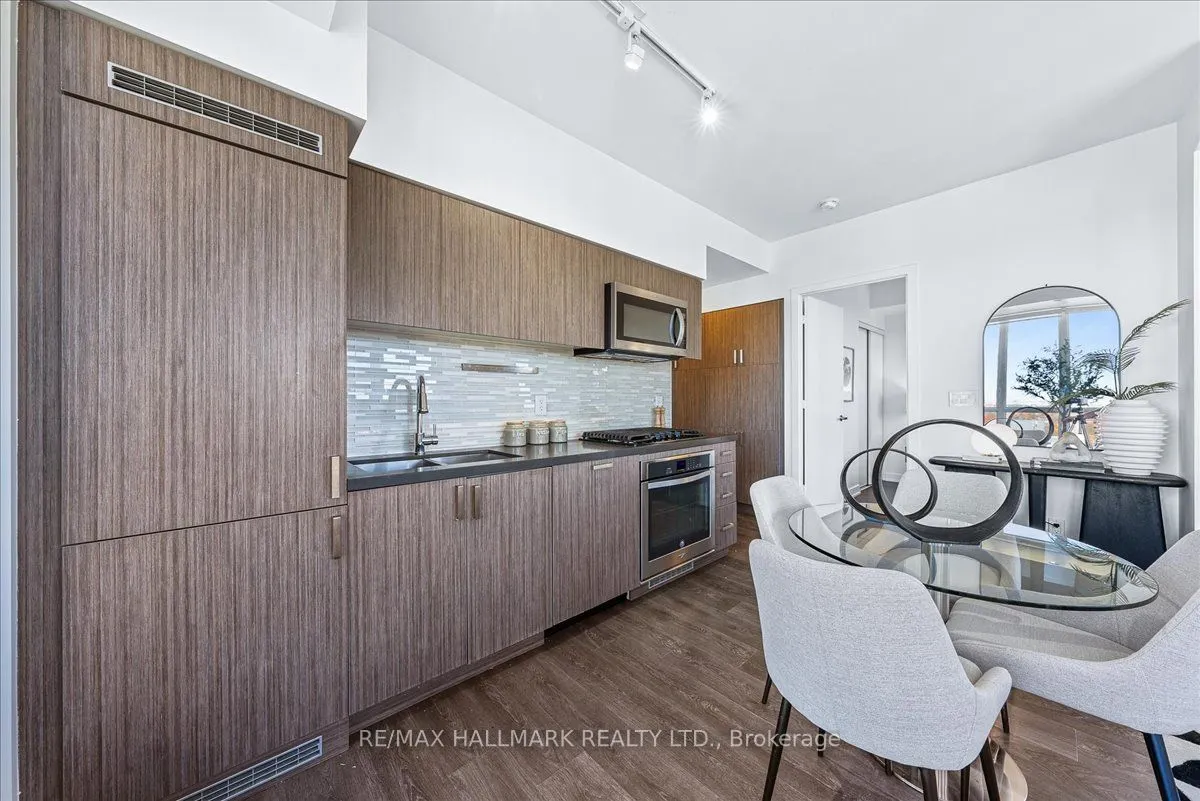 501 St Clair Avenue W, #1811
